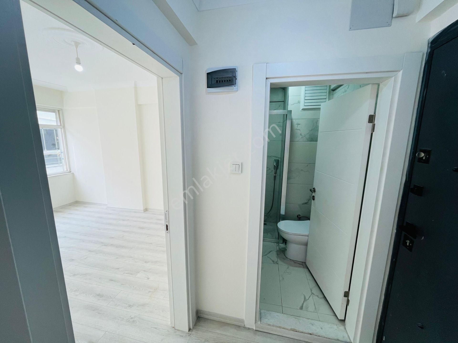 Altınoluk Merkezi Konumda Komple Yenilenmiş Geniş 1+1 Uygun Fiyatlı Daire - Görsel 14