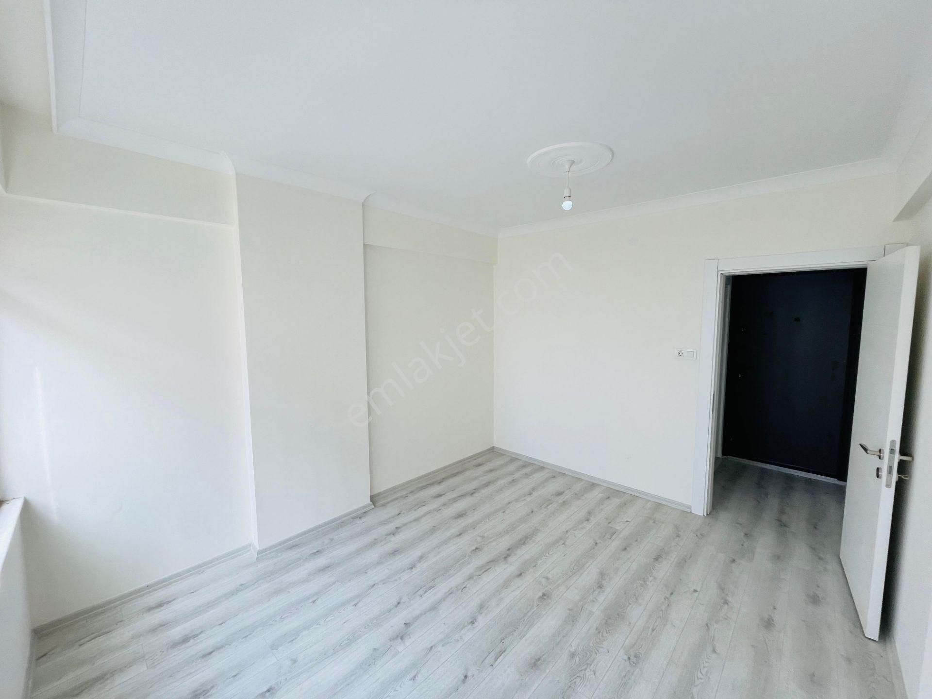Altınoluk Merkezi Konumda Komple Yenilenmiş Geniş 1+1 Uygun Fiyatlı Daire - Görsel 18