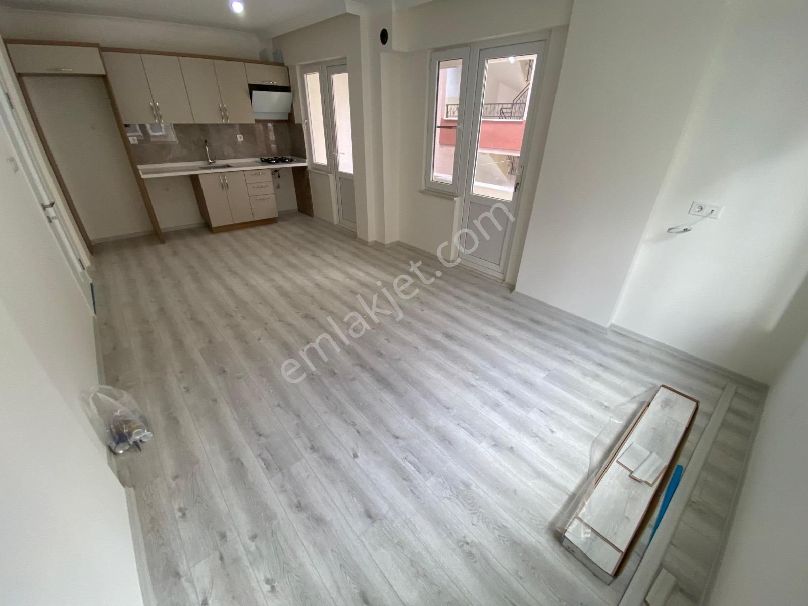 Altınoluk Merkezi Konumda Komple Yenilenmiş Geniş 1+1 Uygun Fiyatlı Daire - Görsel 9
