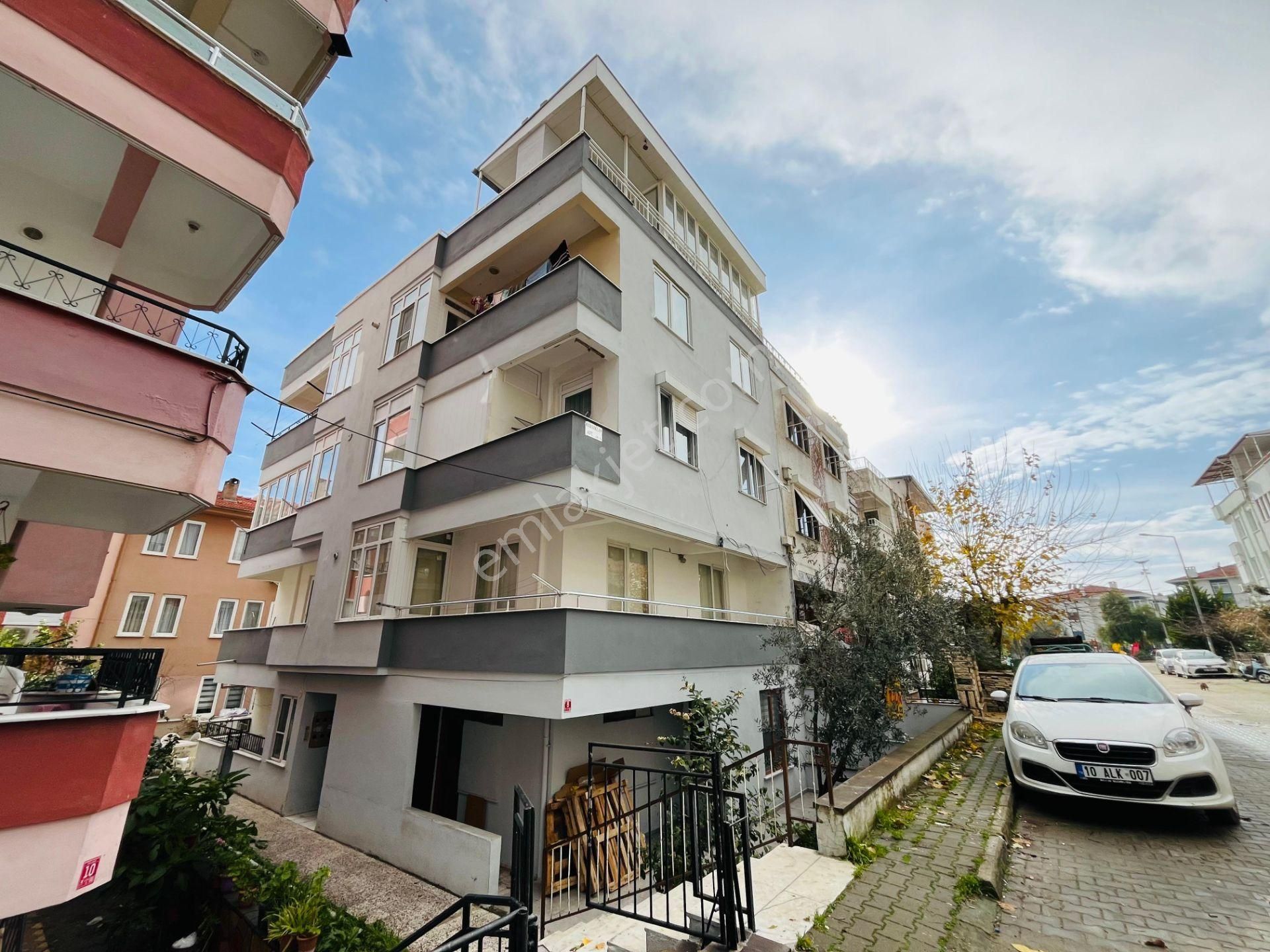 Altınoluk Merkezi Konumda Komple Yenilenmiş Geniş 1+1 Uygun Fiyatlı Daire