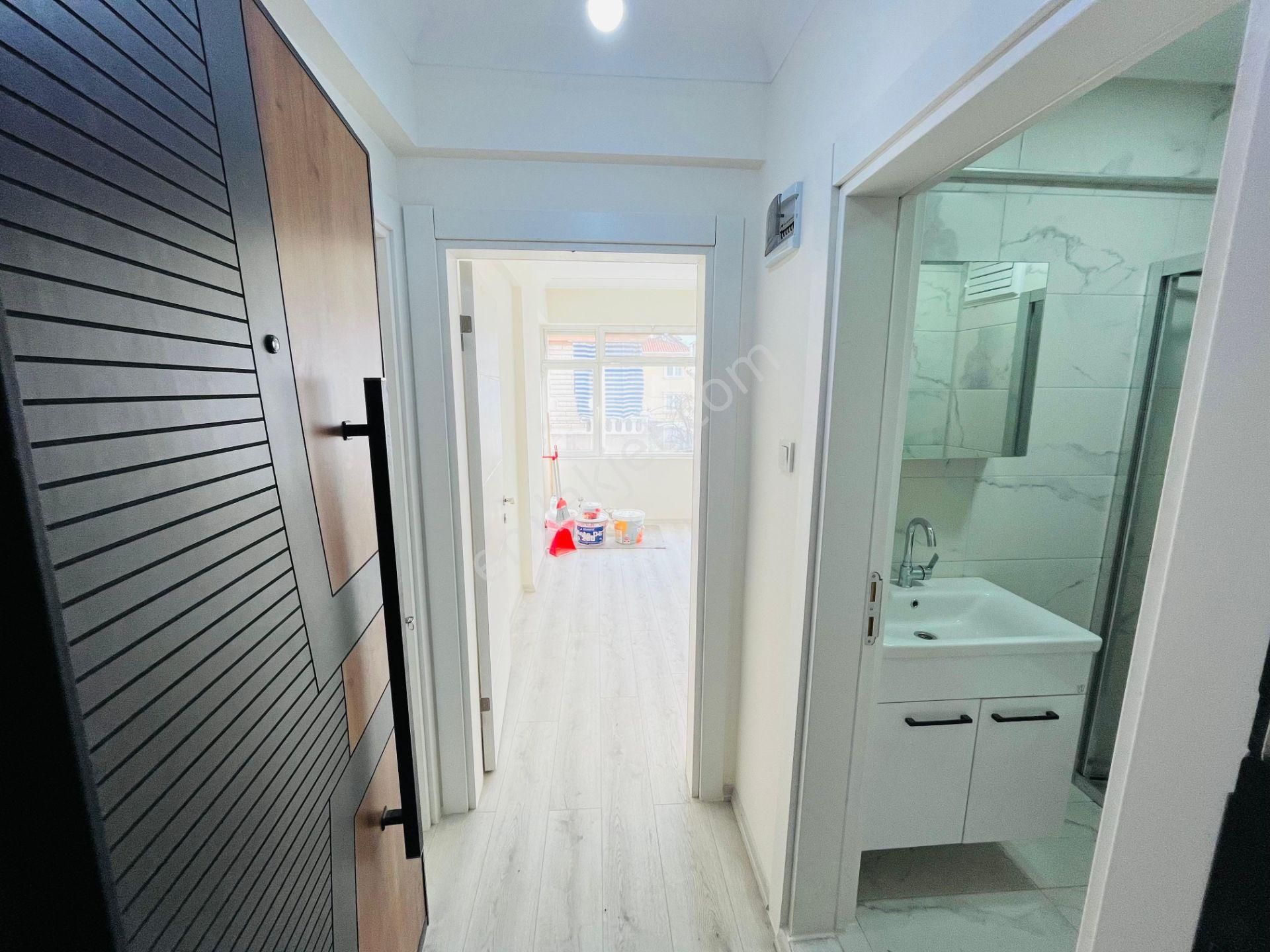 Altınoluk Merkezi Konumda Komple Yenilenmiş Geniş 1+1 Uygun Fiyatlı Daire - Görsel 4