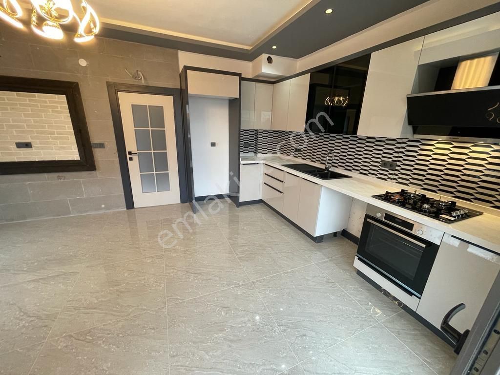 Sabri Pınarbaşı'dan Güre'de Deniz'e Çok Yakın Satılık Villa - Görsel 2