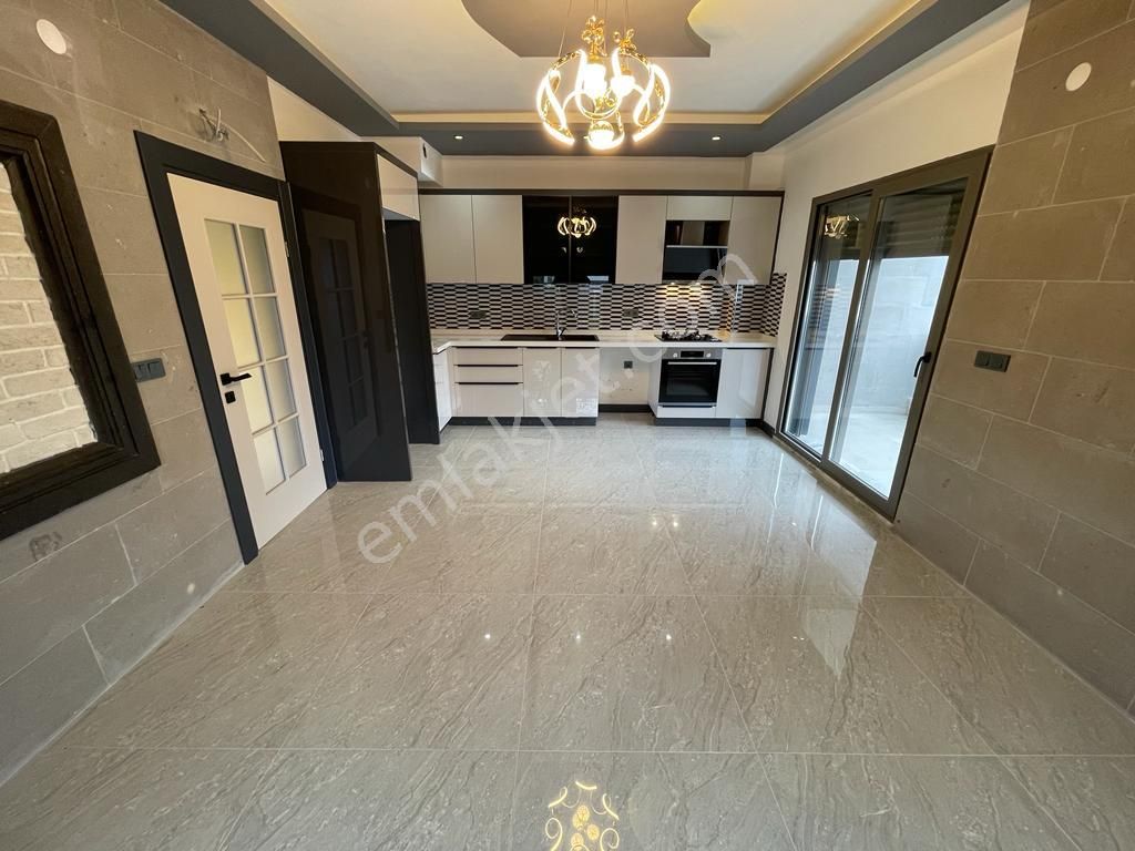 Sabri Pınarbaşı'dan Güre'de Deniz'e Çok Yakın Satılık Villa - Görsel 3