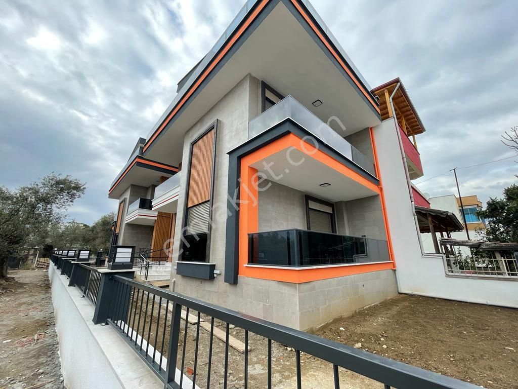 Sabri Pınarbaşı'dan Güre'de Deniz'e Çok Yakın Satılık Villa