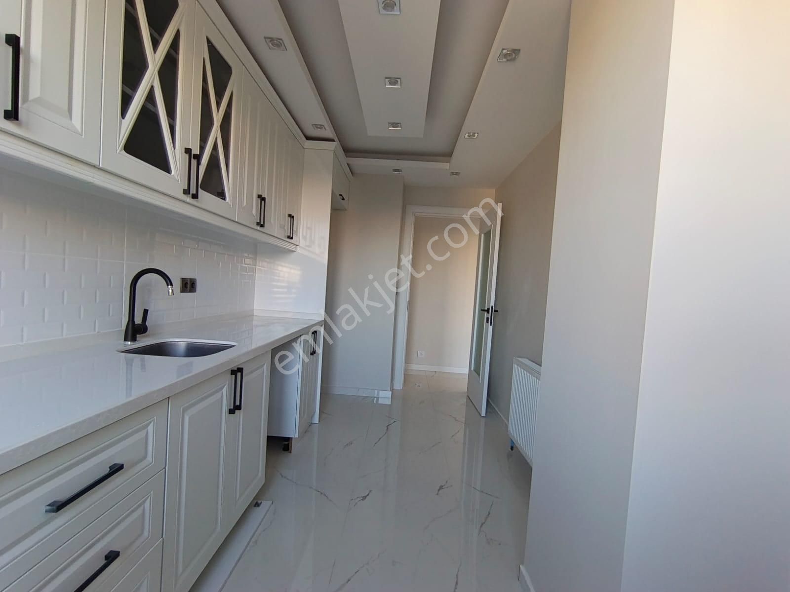 Çekmeköy Mehmet Akif Mh Ağaoğluna Yakın Lüks 5+2 220m2 Daire - Görsel 17