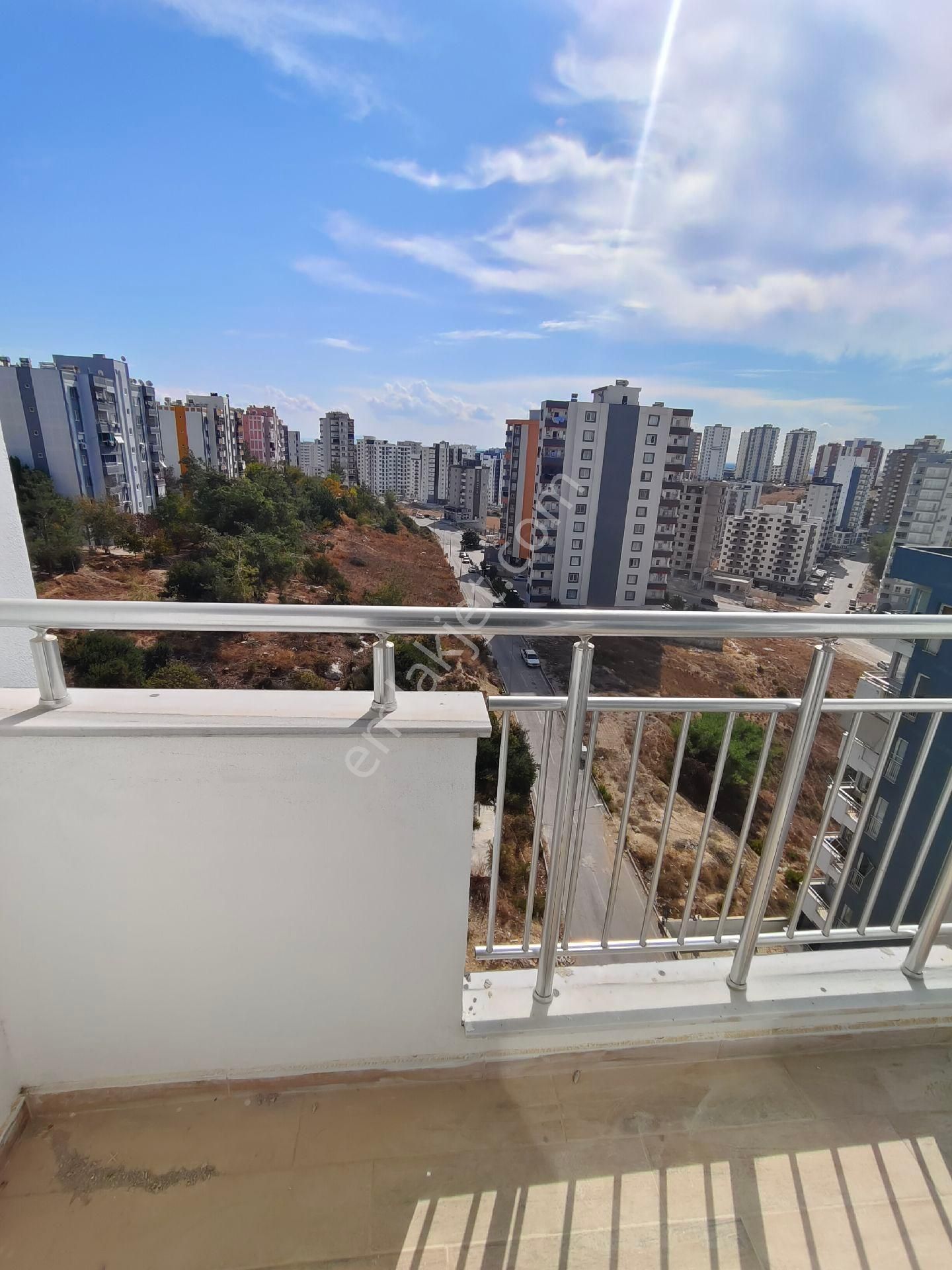 Hasarsız İskanlı Yeni Apartmanda 1+1 Kiralık Daire - Görsel 5