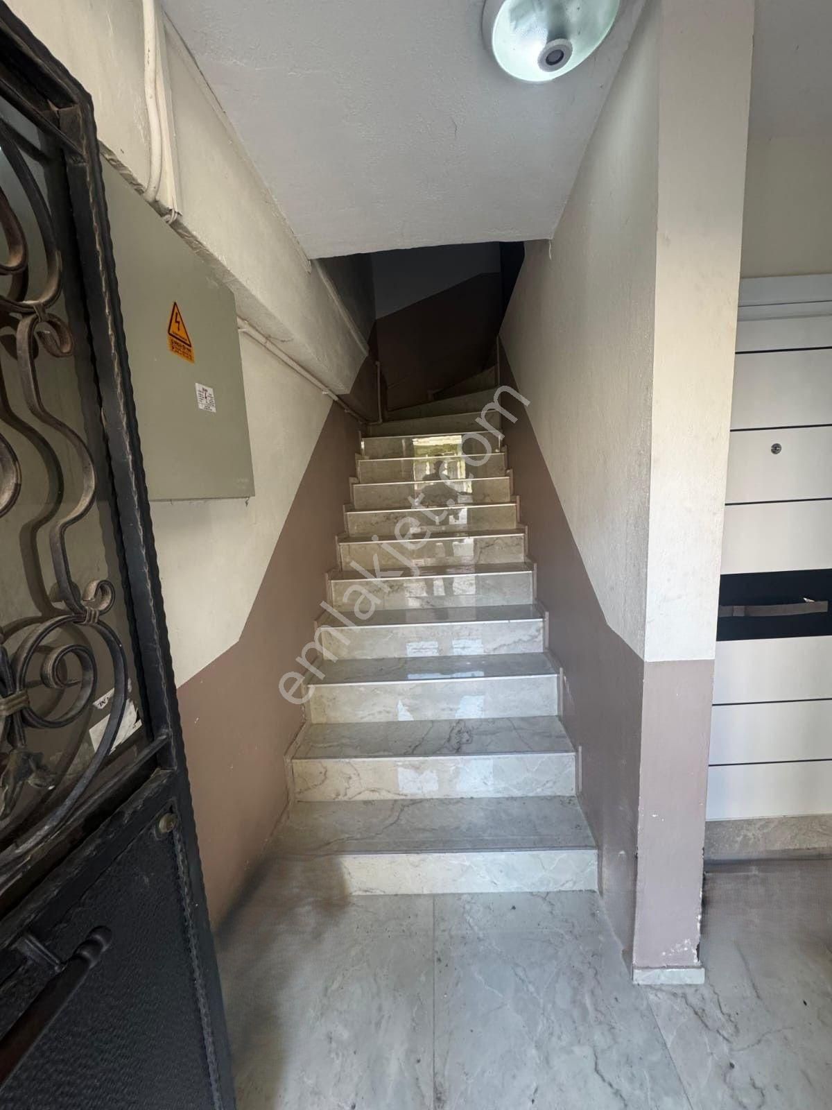 Gemlik Hamidiye Mahallesinde 3 Katlı Müstakil Bina - Görsel 2