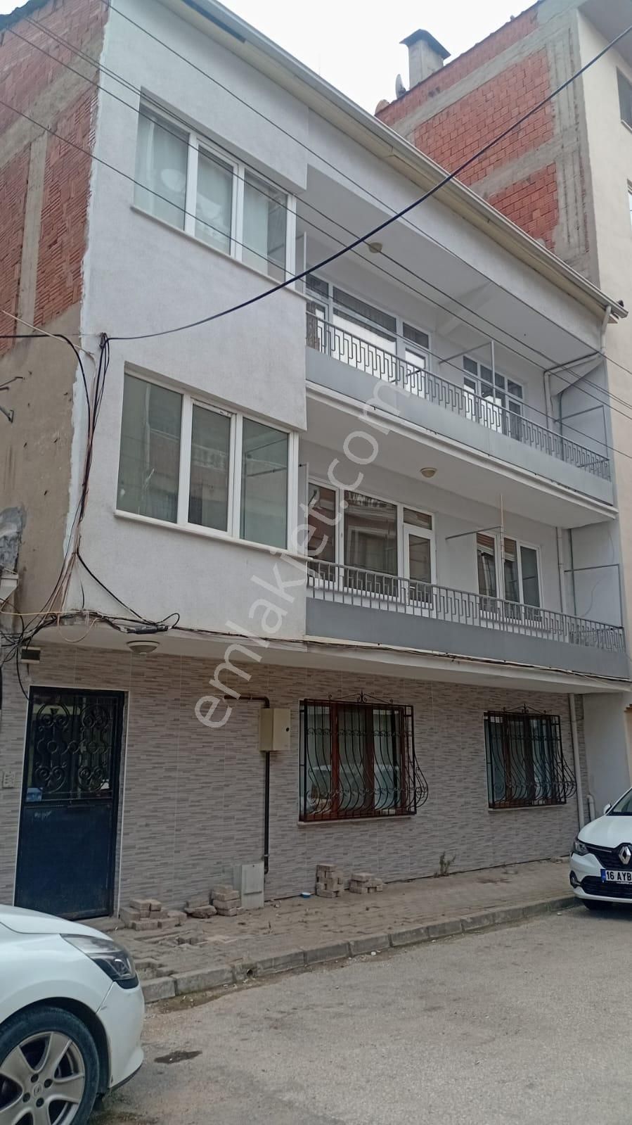 Gemlik Hamidiye Mahallesinde 3 Katlı Müstakil Bina