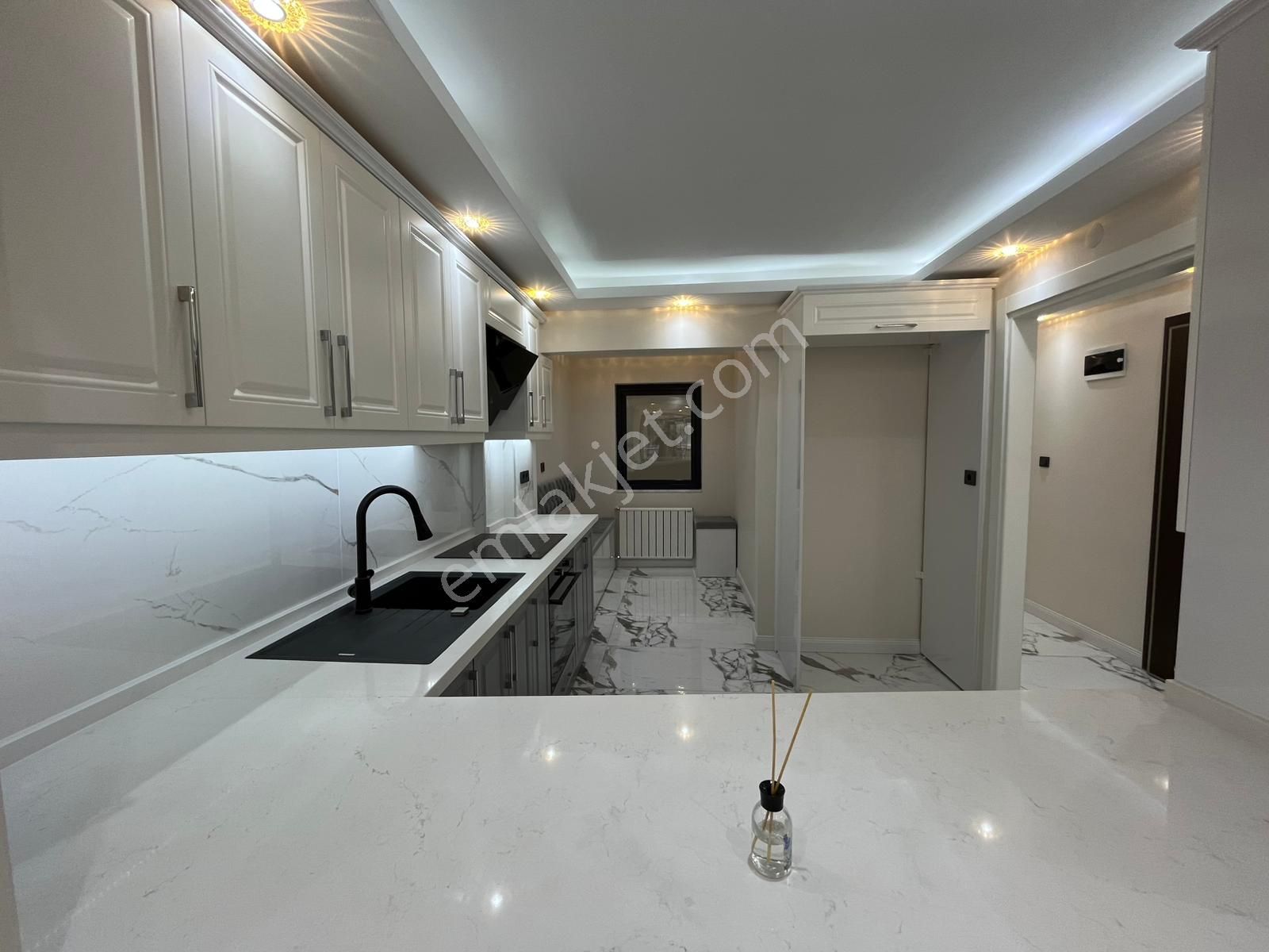 Mithatpaşa Cad. Arakat Full Yapılı 3+1 Asansörlü Daire - Görsel 2