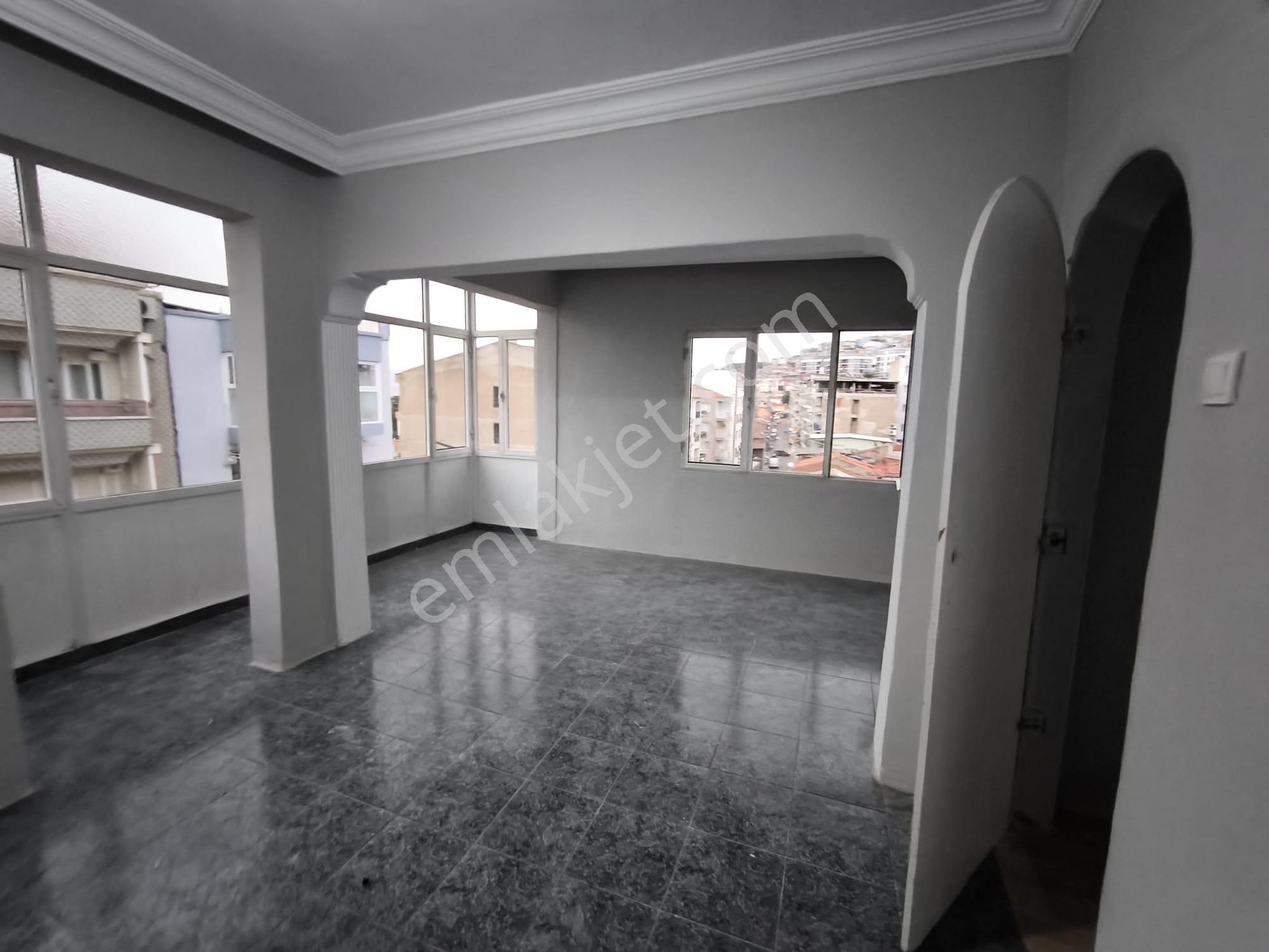 Özmert’ten Eşrefpaşa Da Çarşıya ,avm Ye Duraklara Yakın Satılık Daire