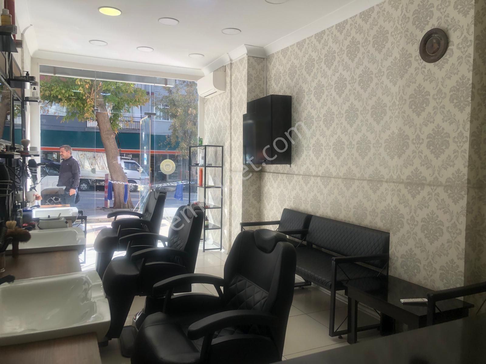 Demetevlerin En İşlek Caddesinde Satılık Dükkan - Görsel 3