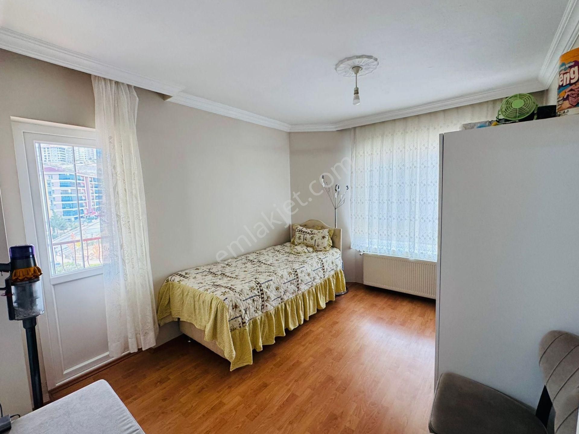 Beşikkaya Mahallesinde 3+1 3. Katta Satılık Daire !! - Görsel 11