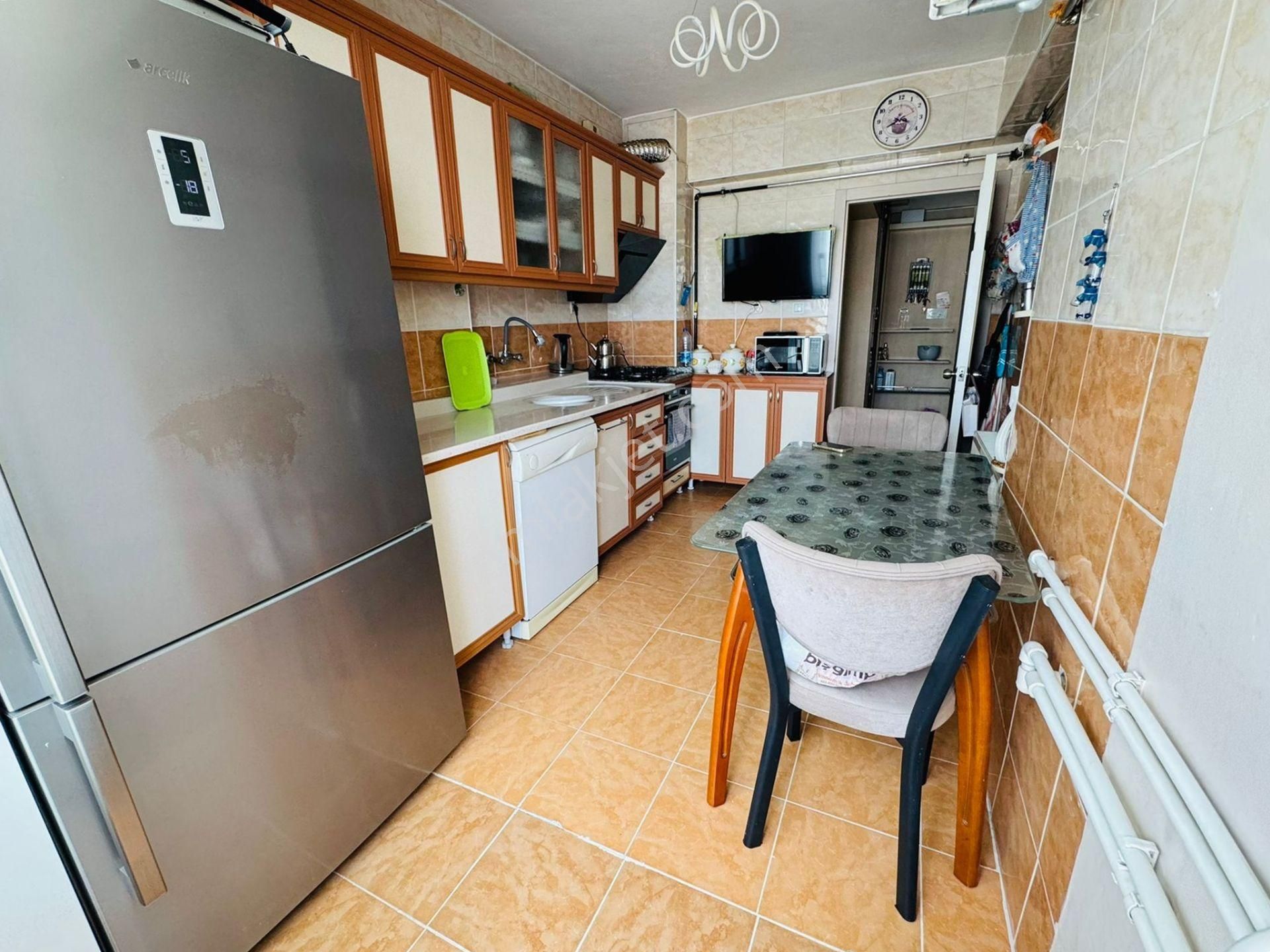 Beşikkaya Mahallesinde 3+1 3. Katta Satılık Daire !! - Görsel 5