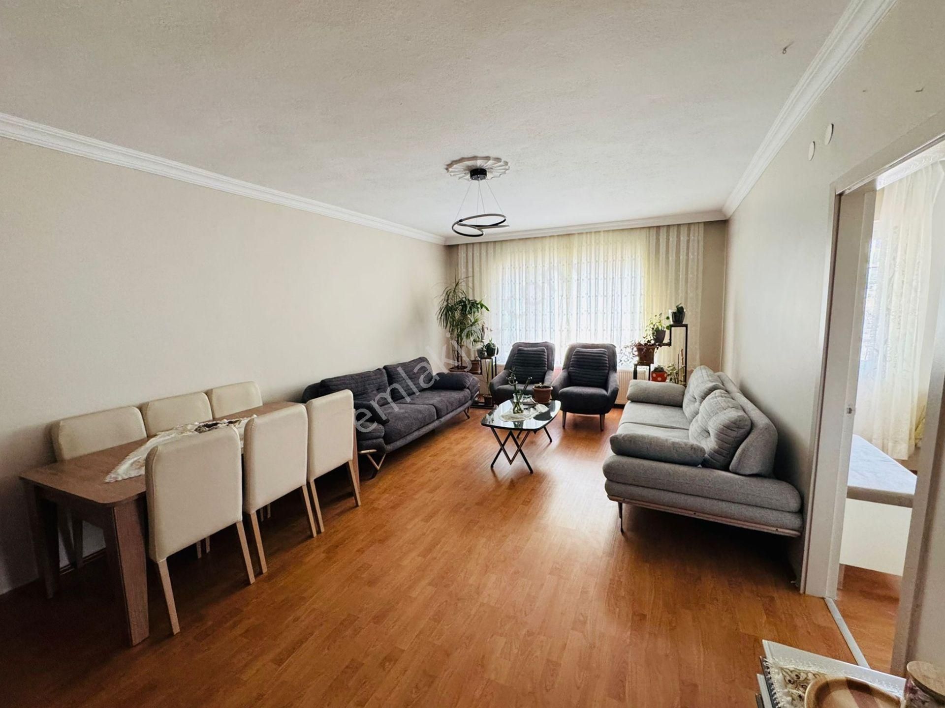 Beşikkaya Mahallesinde 3+1 3. Katta Satılık Daire !! - Görsel 3