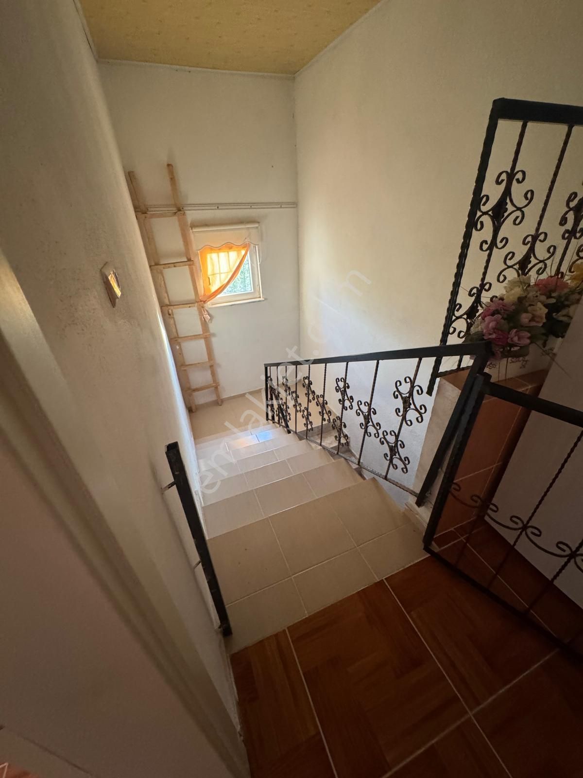 Tufanbeyli Bozgüney Mahallesinde Kaçırılmayacak Geniş Bahçeli Müstakil 2 Katlı Ev Ve Büyük Bahçesi - Görsel 14