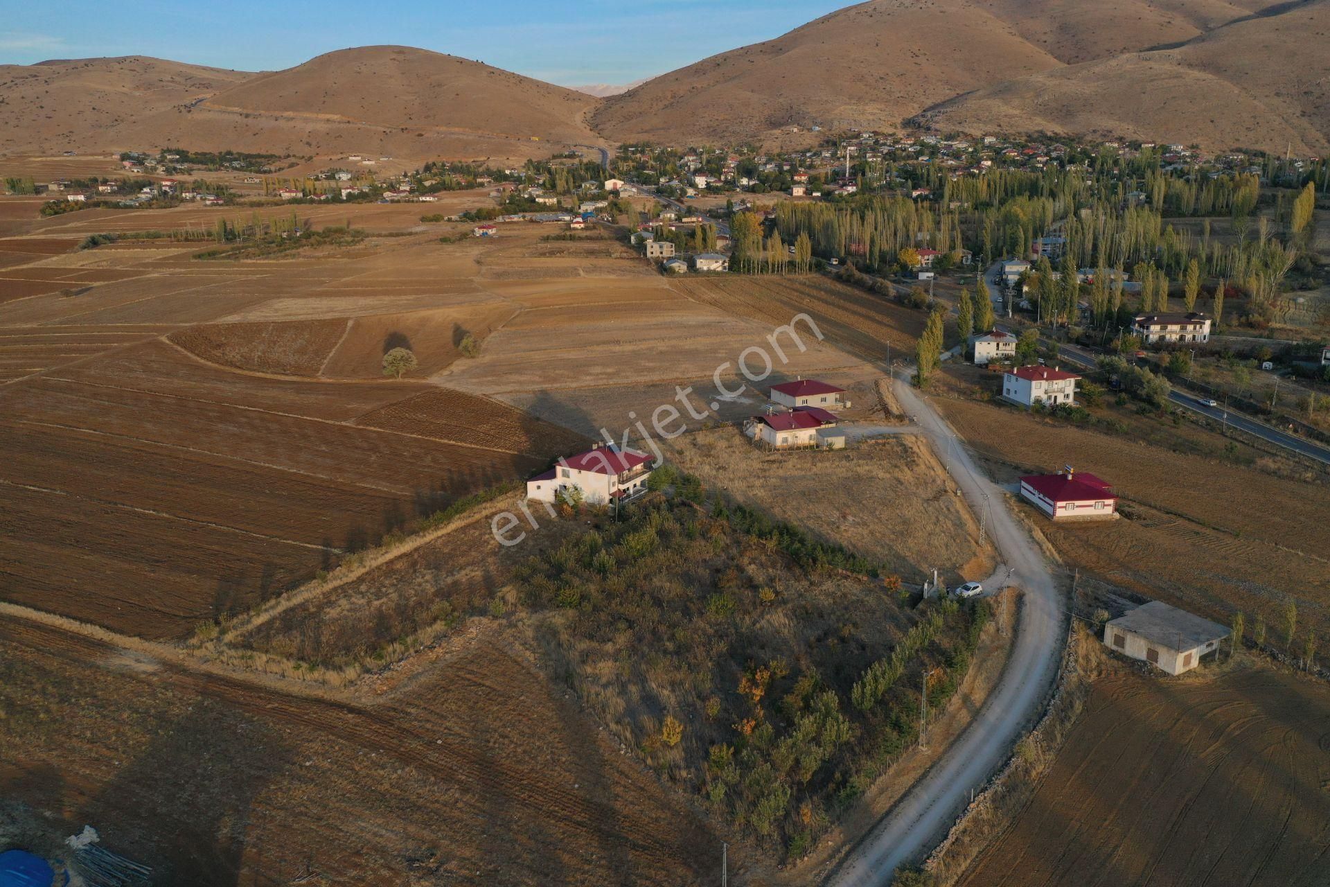 Tufanbeyli Bozgüney Mahallesinde Kaçırılmayacak Geniş Bahçeli Müstakil 2 Katlı Ev Ve Büyük Bahçesi - Görsel 19