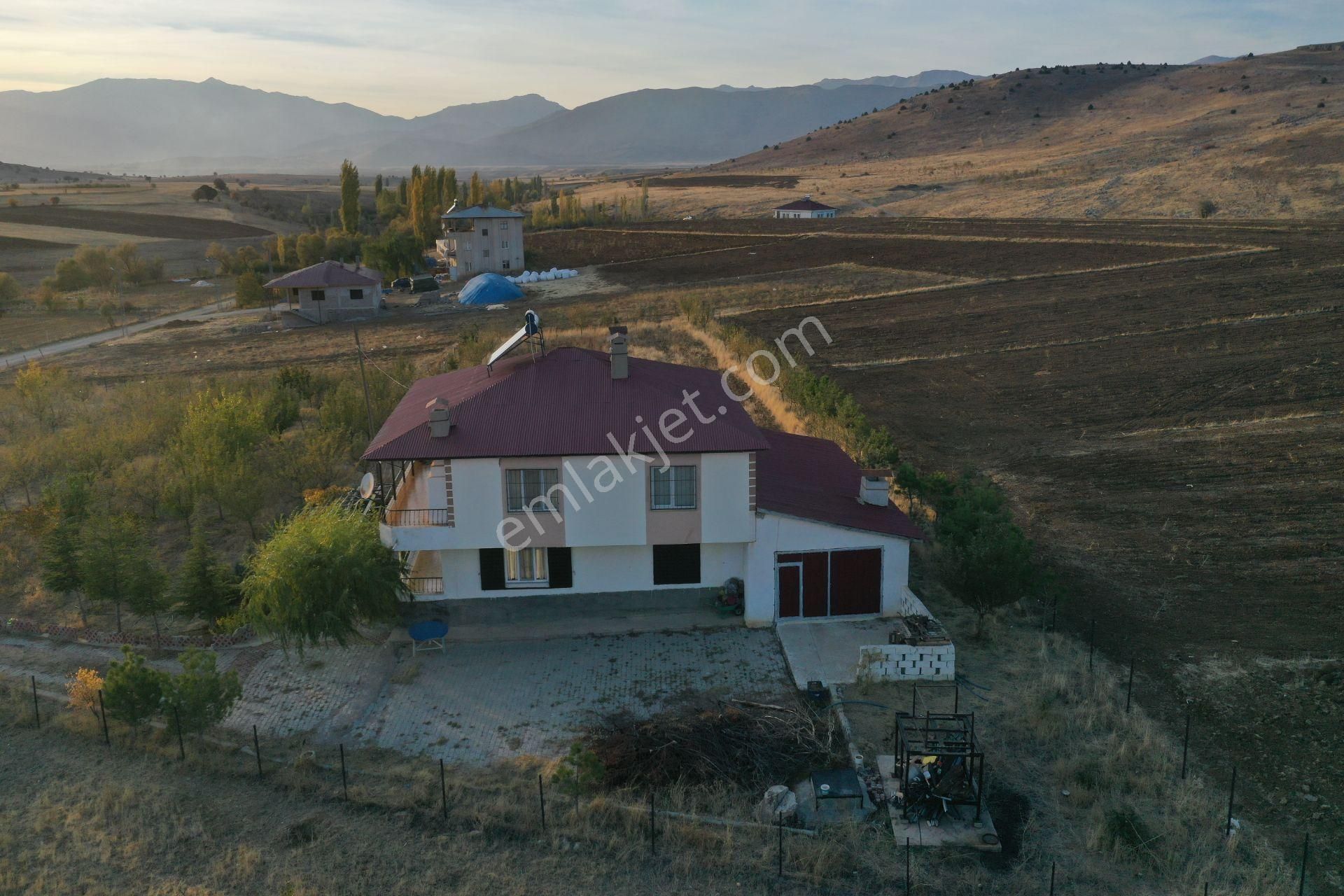 Tufanbeyli Bozgüney Mahallesinde Kaçırılmayacak Geniş Bahçeli Müstakil 2 Katlı Ev Ve Büyük Bahçesi - Görsel 21