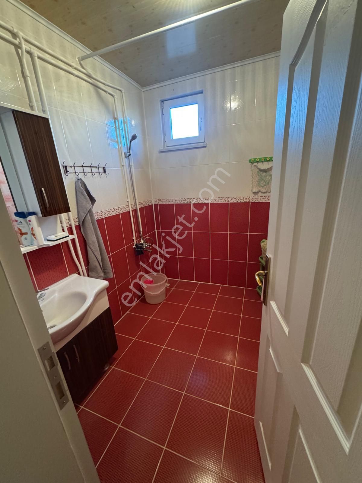 Tufanbeyli Bozgüney Mahallesinde Kaçırılmayacak Geniş Bahçeli Müstakil 2 Katlı Ev Ve Büyük Bahçesi - Görsel 4