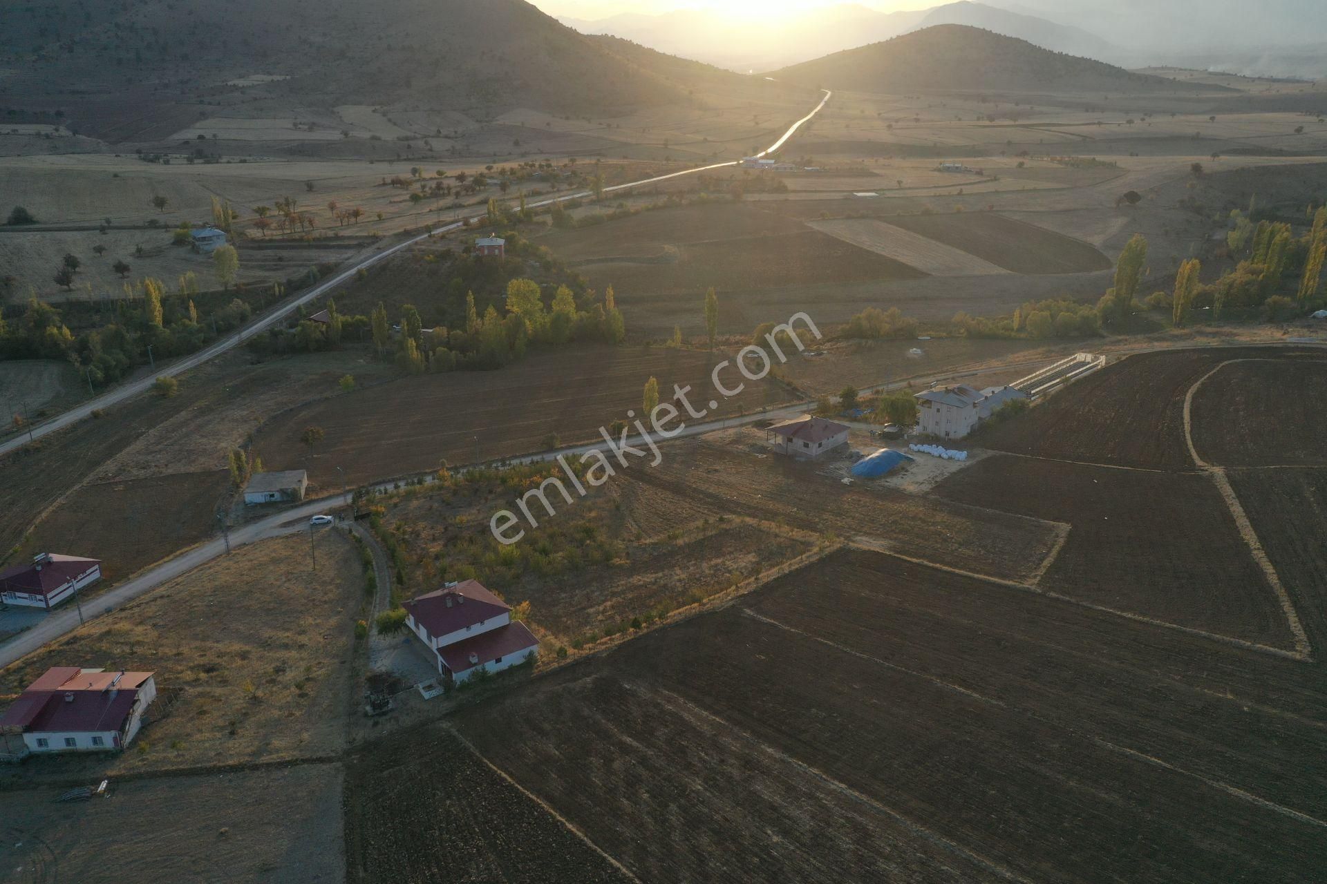 Tufanbeyli Bozgüney Mahallesinde Kaçırılmayacak Geniş Bahçeli Müstakil 2 Katlı Ev Ve Büyük Bahçesi - Görsel 17