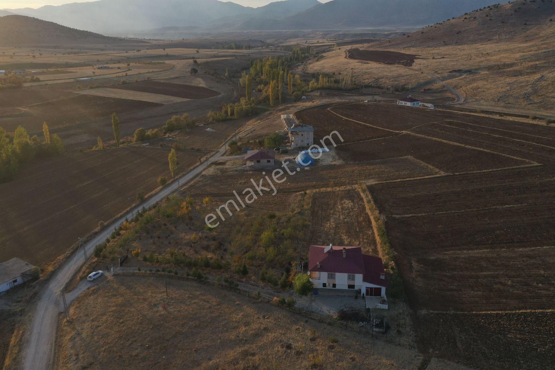 Tufanbeyli Bozgüney Mahallesinde Kaçırılmayacak Geniş Bahçeli Müstakil 2 Katlı Ev Ve Büyük Bahçesi - Görsel 16