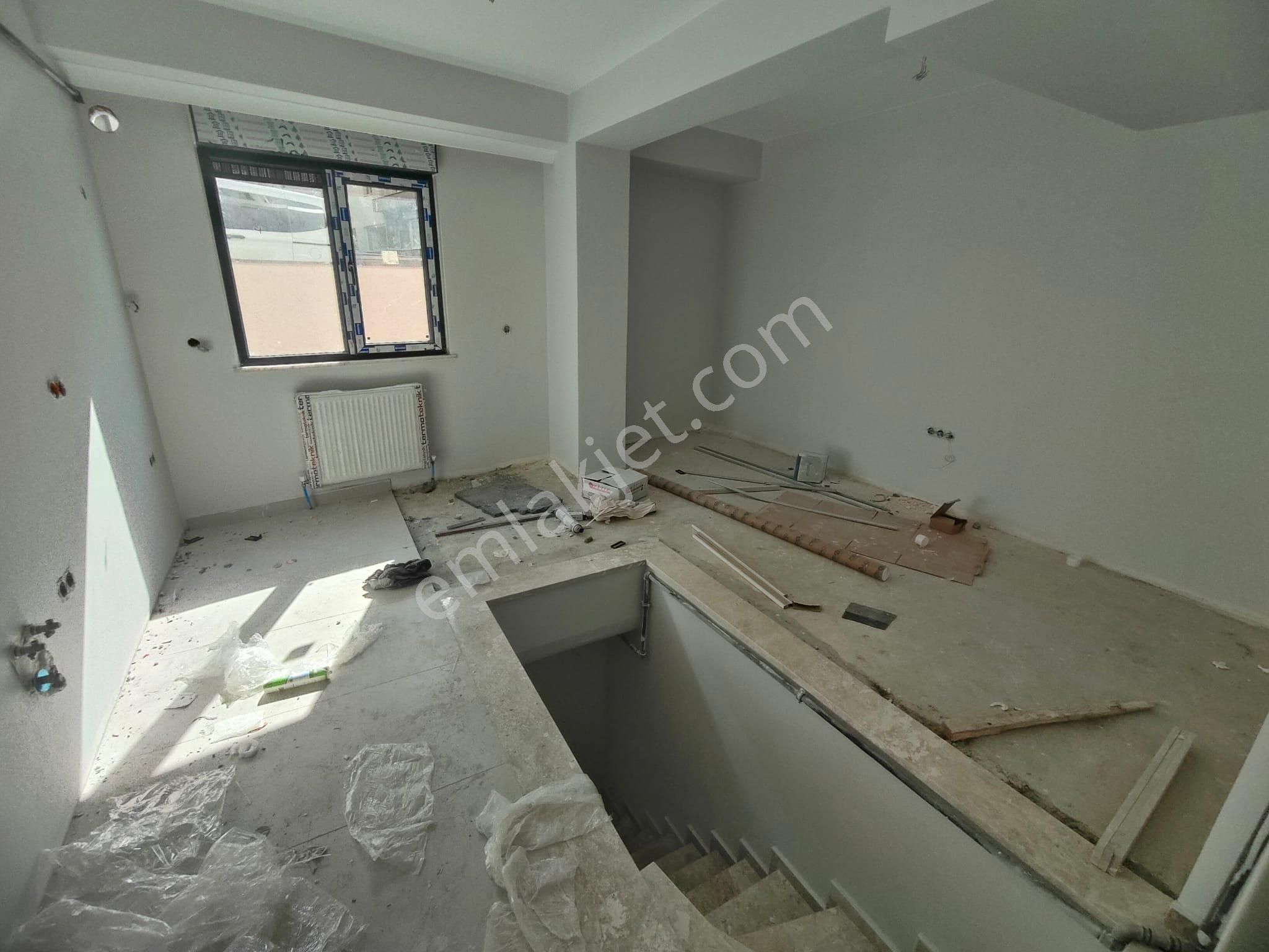 Emlak Dünyasından Altıntepede 2+1 Bahçe Kullanımlı Ters Dubleks - Görsel 3