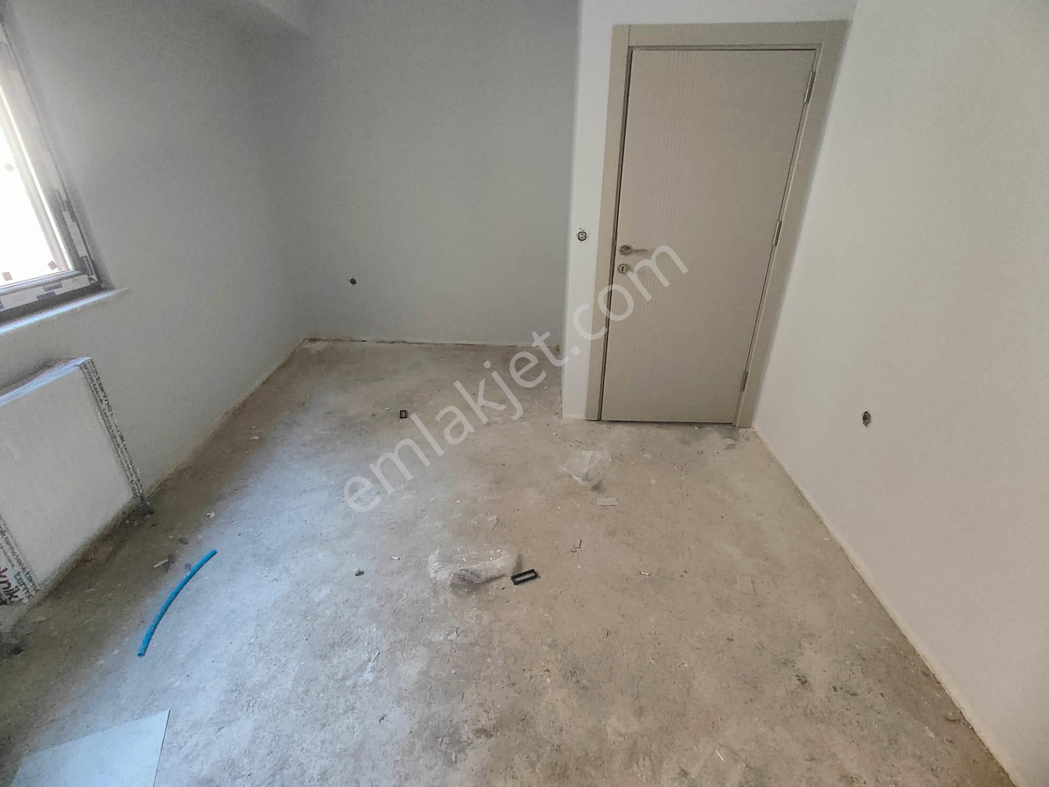 Emlak Dünyasından Altıntepede 2+1 Bahçe Kullanımlı Ters Dubleks - Görsel 8