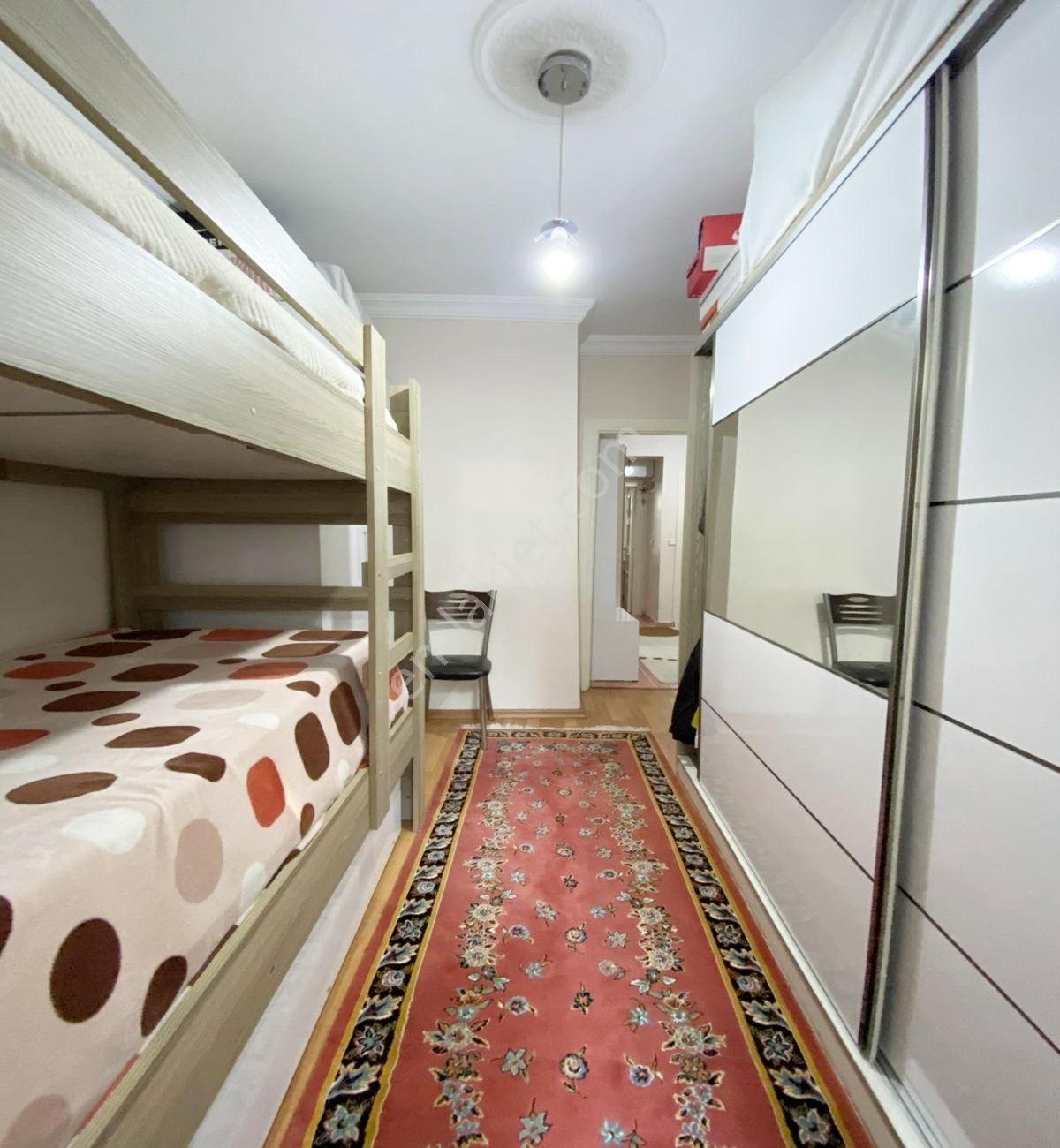 Avcılar Ambarlıda 2+1 15 Yaşında Satılık Daire - Görsel 2