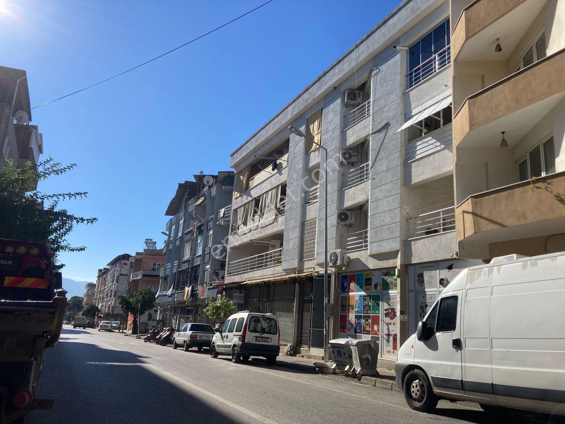 Salı Pazarı Caddesi'nde Satılık 3+1 Daire (asansörlü, 120m²)