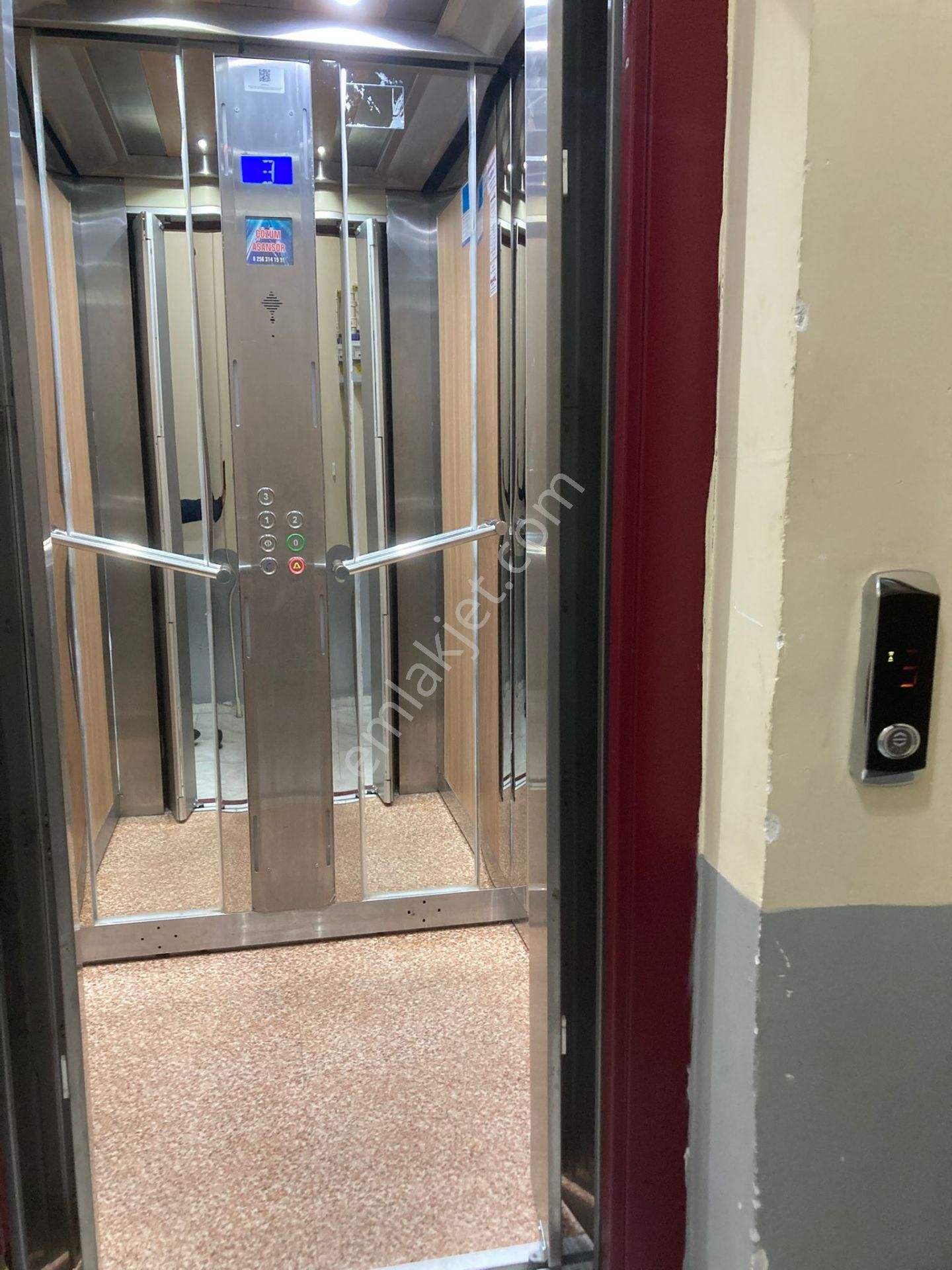 Salı Pazarı Caddesi'nde Satılık 3+1 Daire (asansörlü, 120m²) - Görsel 12