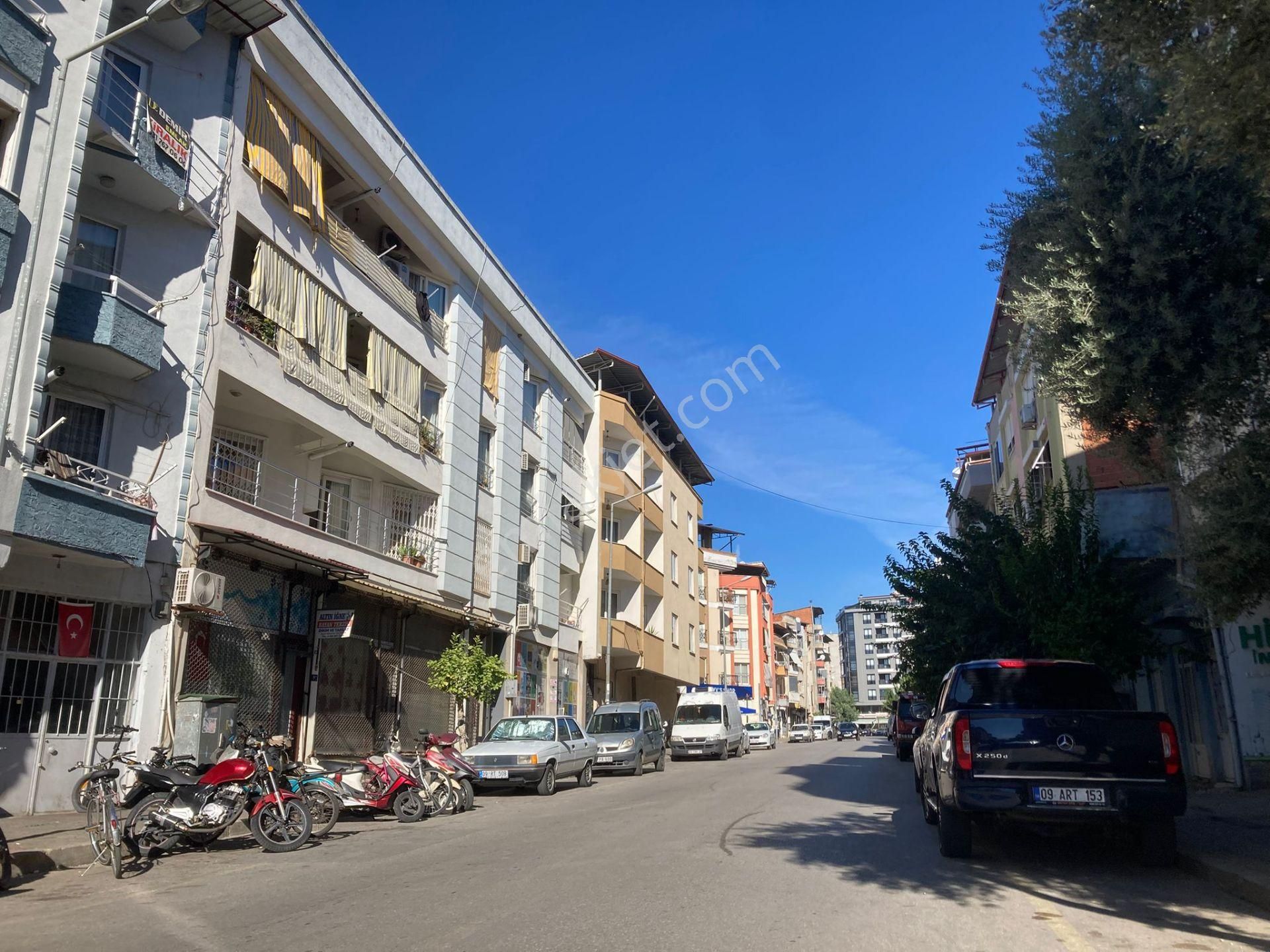 Salı Pazarı Caddesi'nde Satılık 3+1 Daire (asansörlü, 120m²) - Görsel 2