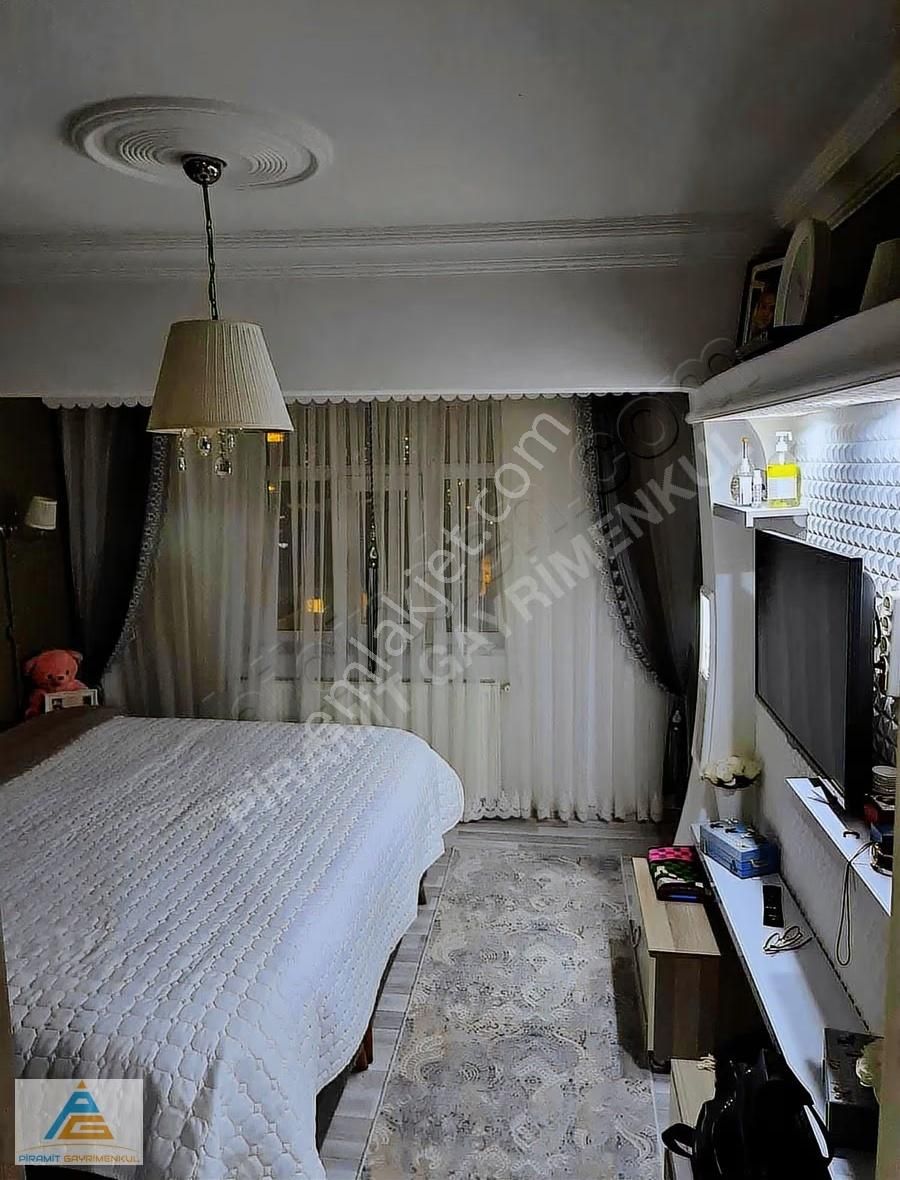 Dörtyoldacadde Üstü Tadilatlı Bakımlı Daire