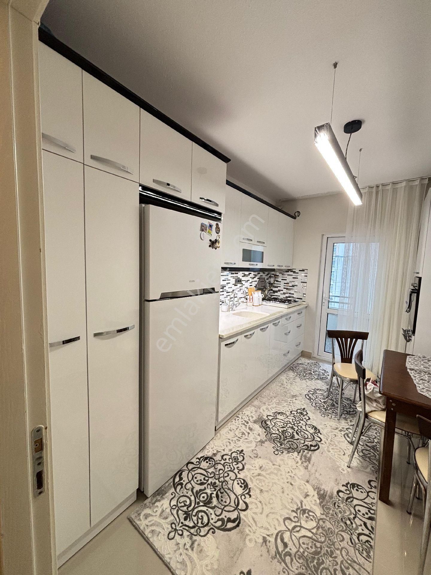 İstanbul Başakşehir Kayaşehirde Depreme Dayanıklı Tadilatlı 3. Bölgede 10.arakat Satılık 3+1 Daire