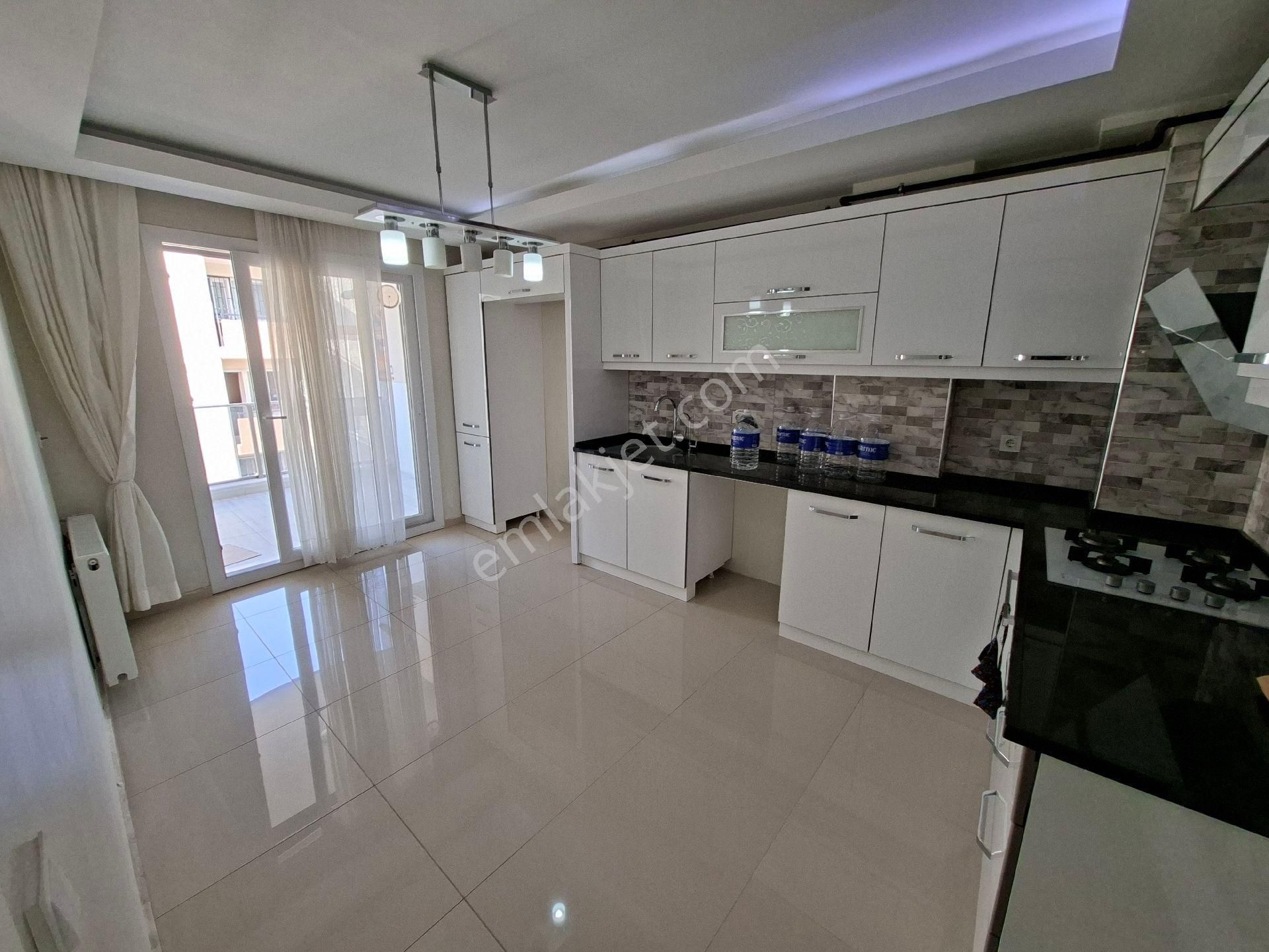 Güneş'ten Şirinyer Metro 5dk 2+1 120m Arakat Balkon Kapalı Mutfak