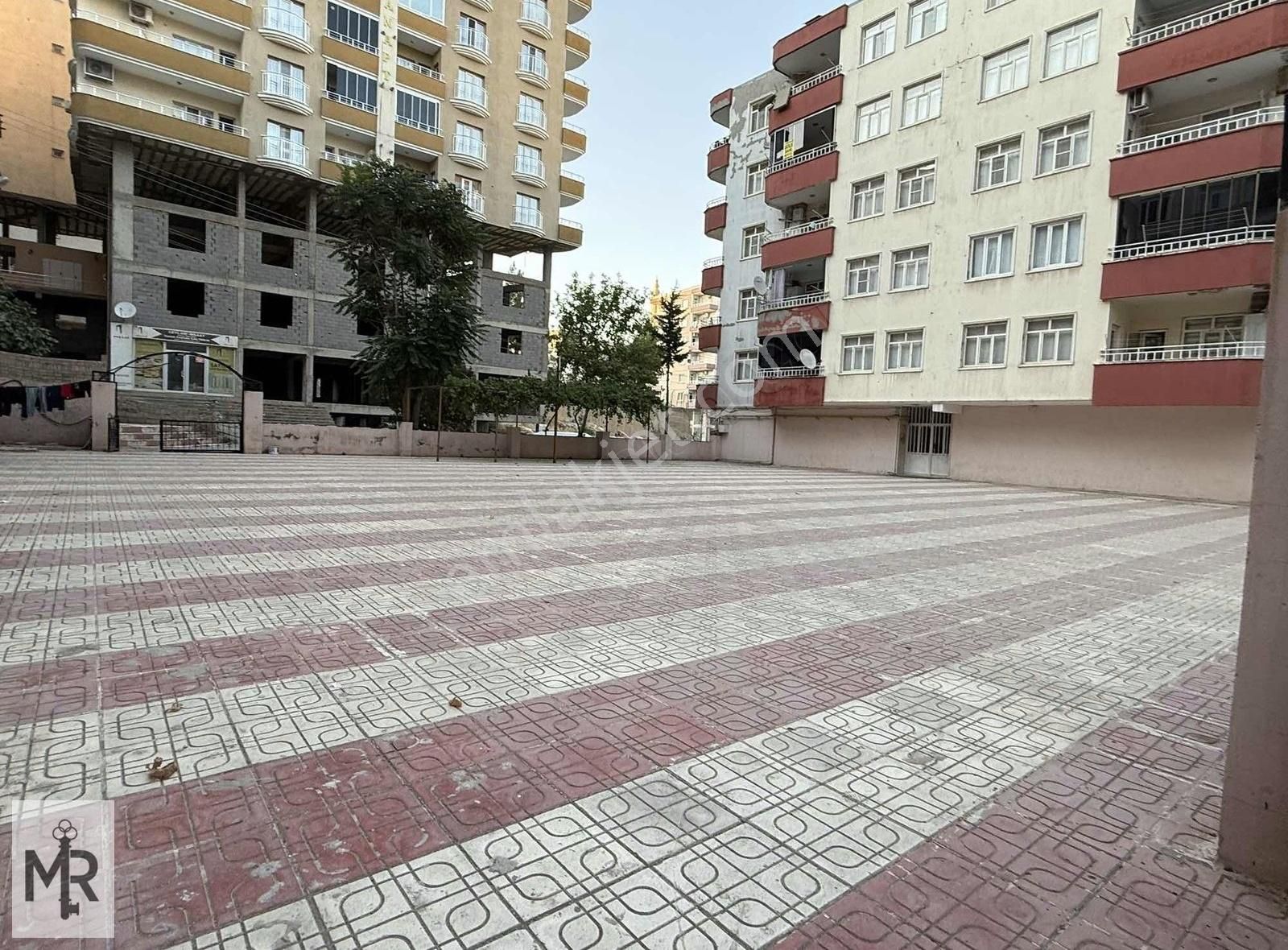 Mr Acabey Emlak'tan Merkezi Konumsa Satılık 3.5+1 Geniş Daire