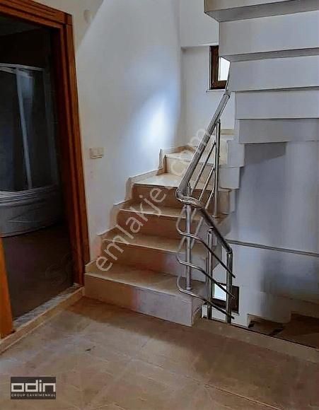 Odin'den Beyaz Melisa Sitesi 5+1 Bahçeli Konforlu Triplex Villa - Görsel 22