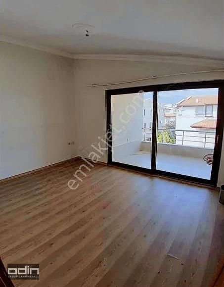 Odin'den Beyaz Melisa Sitesi 5+1 Bahçeli Konforlu Triplex Villa