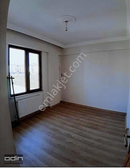 Odin'den Beyaz Melisa Sitesi 5+1 Bahçeli Konforlu Triplex Villa - Görsel 2