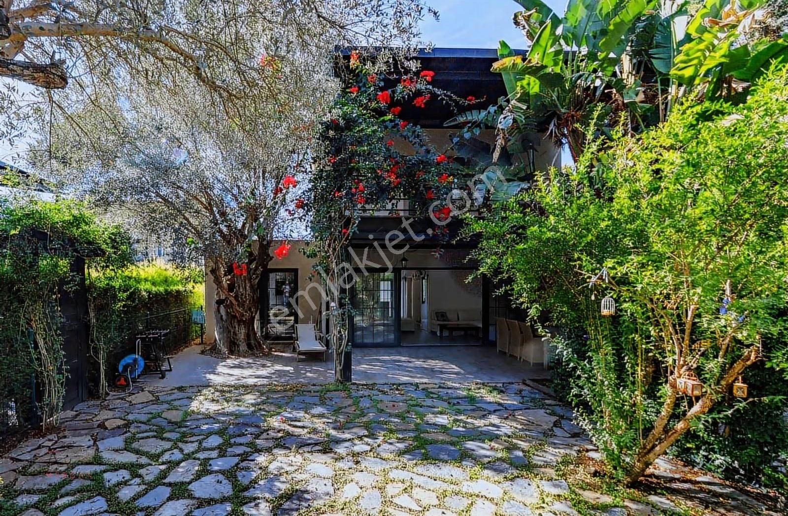 Gölköyde Denize Yakın Site İçinde Modern Müstakil Villa - Görsel 12