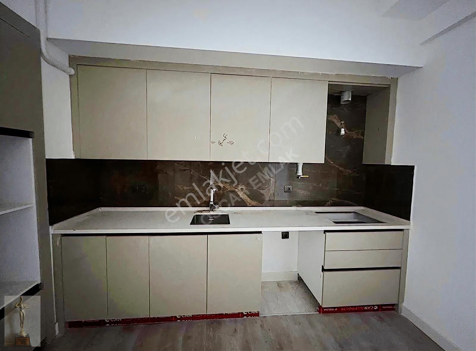 Kuşadasın Da Lüx Yapılı Otom Panjurlu Full 2+1 Daire