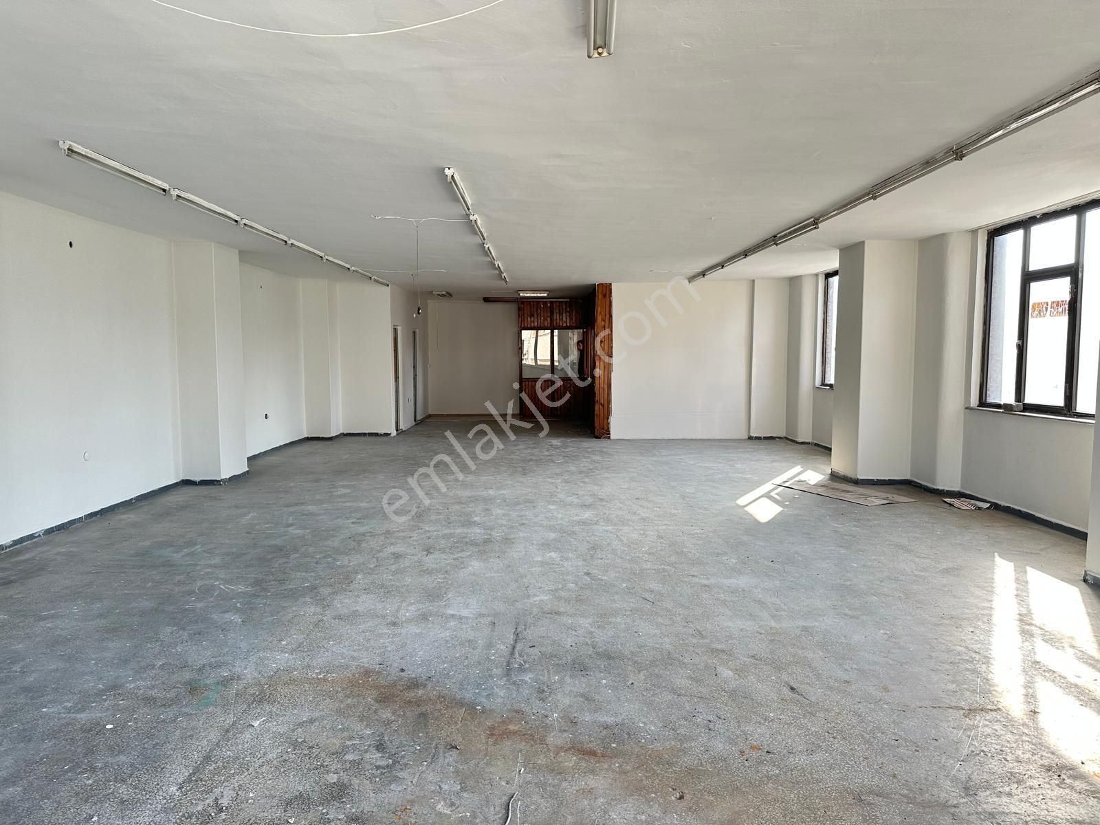 Safir Bakırköy'den Merter Tramvay Durağında Arakat 200 M2 İşyeri - Görsel 4