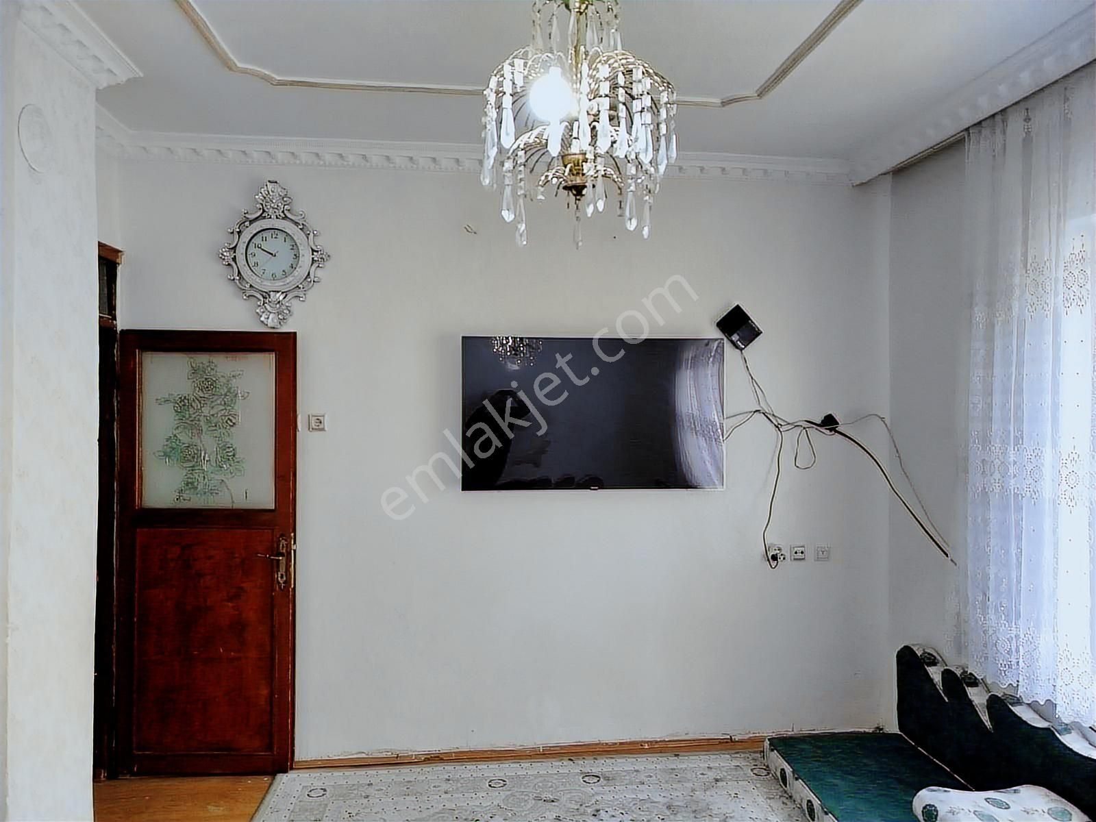 Met Yaptan İstiklal Mah 3 Katlı 2+1 Müstakil Ev - Görsel 24