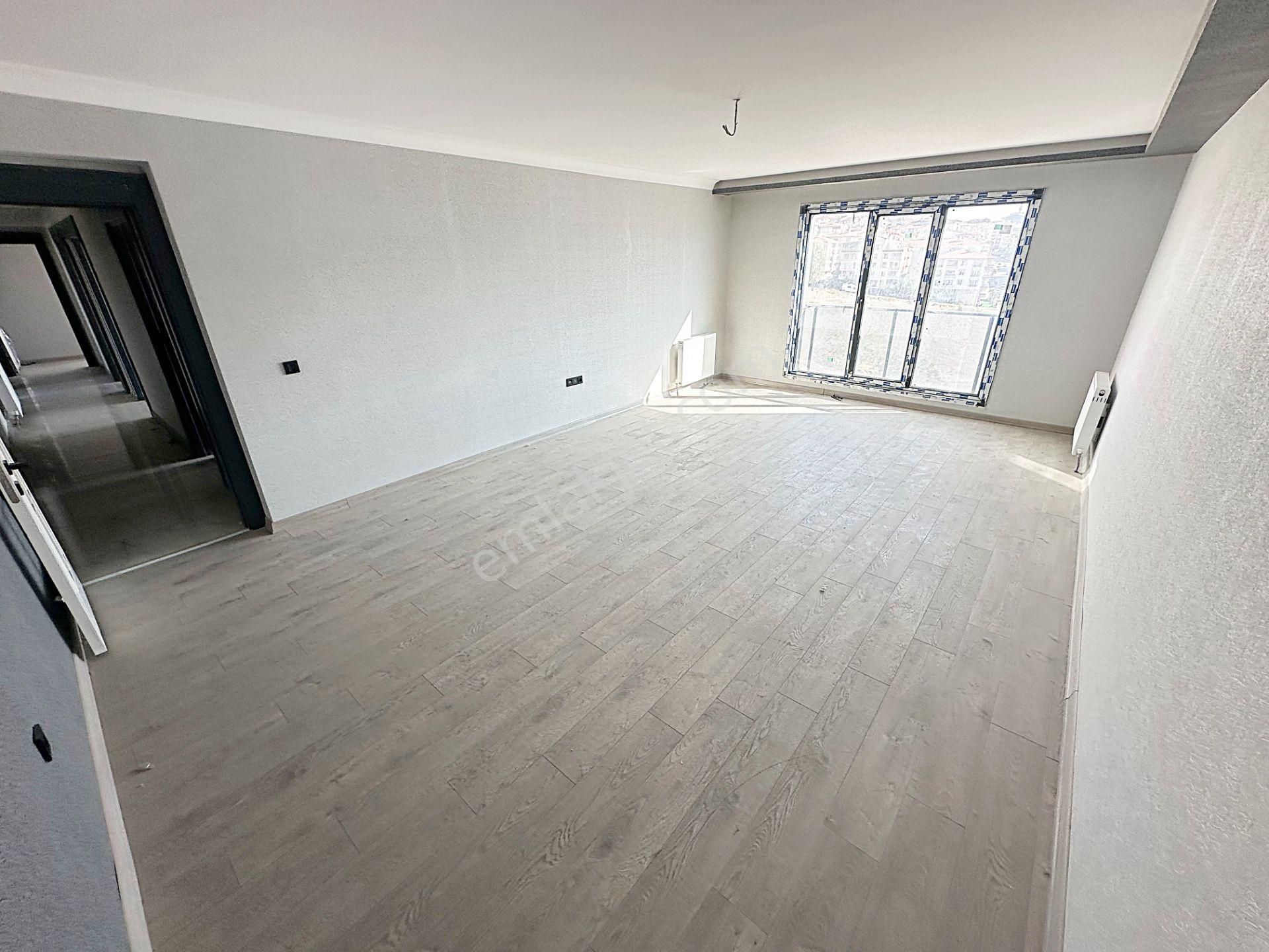 Cihandan Ovacık'ta Tek Bloklu Site İçerisinde 4+1 Satılık - Görsel 8