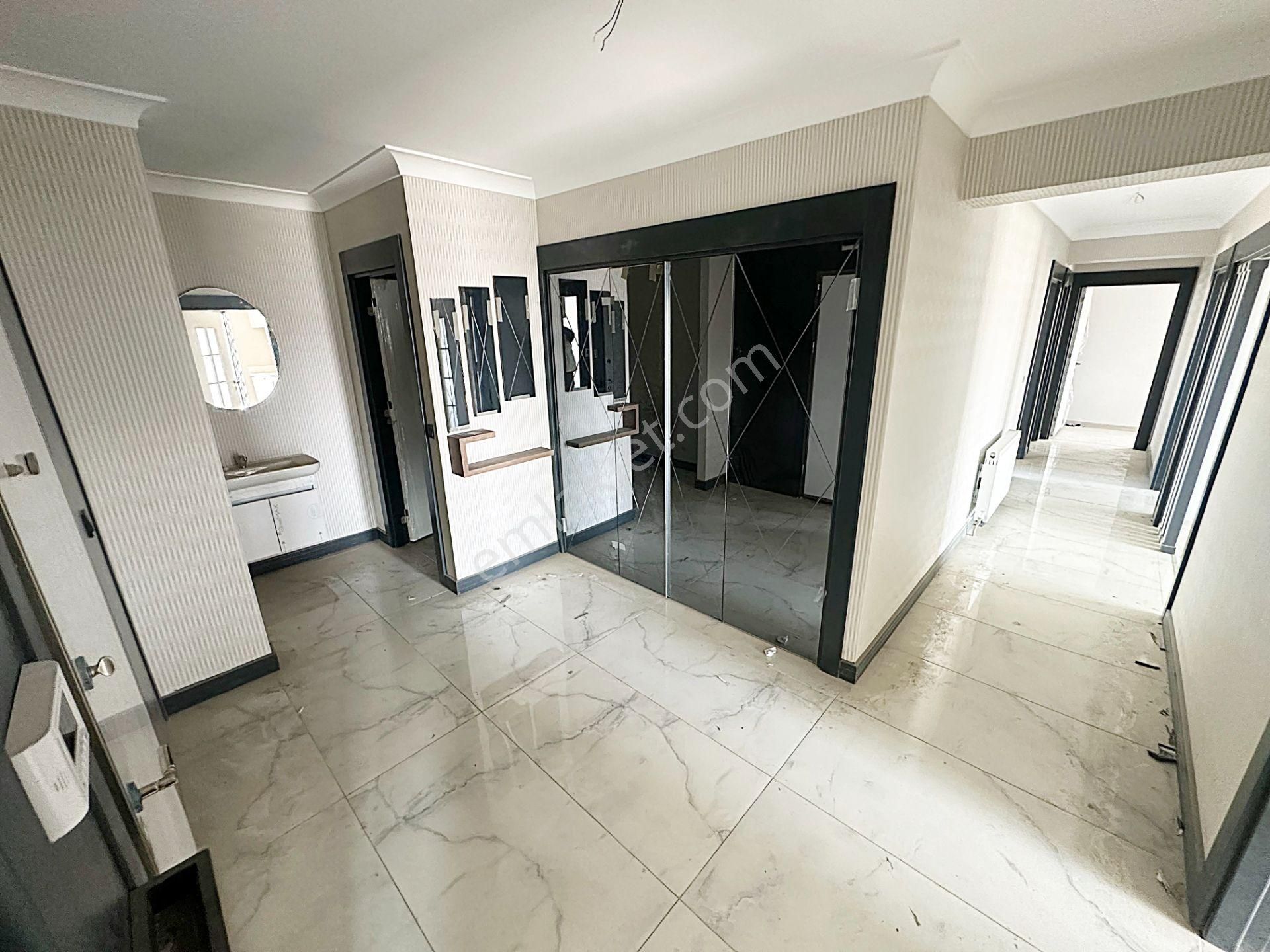 Cihandan Ovacık'ta Tek Bloklu Site İçerisinde 4+1 Satılık - Görsel 32