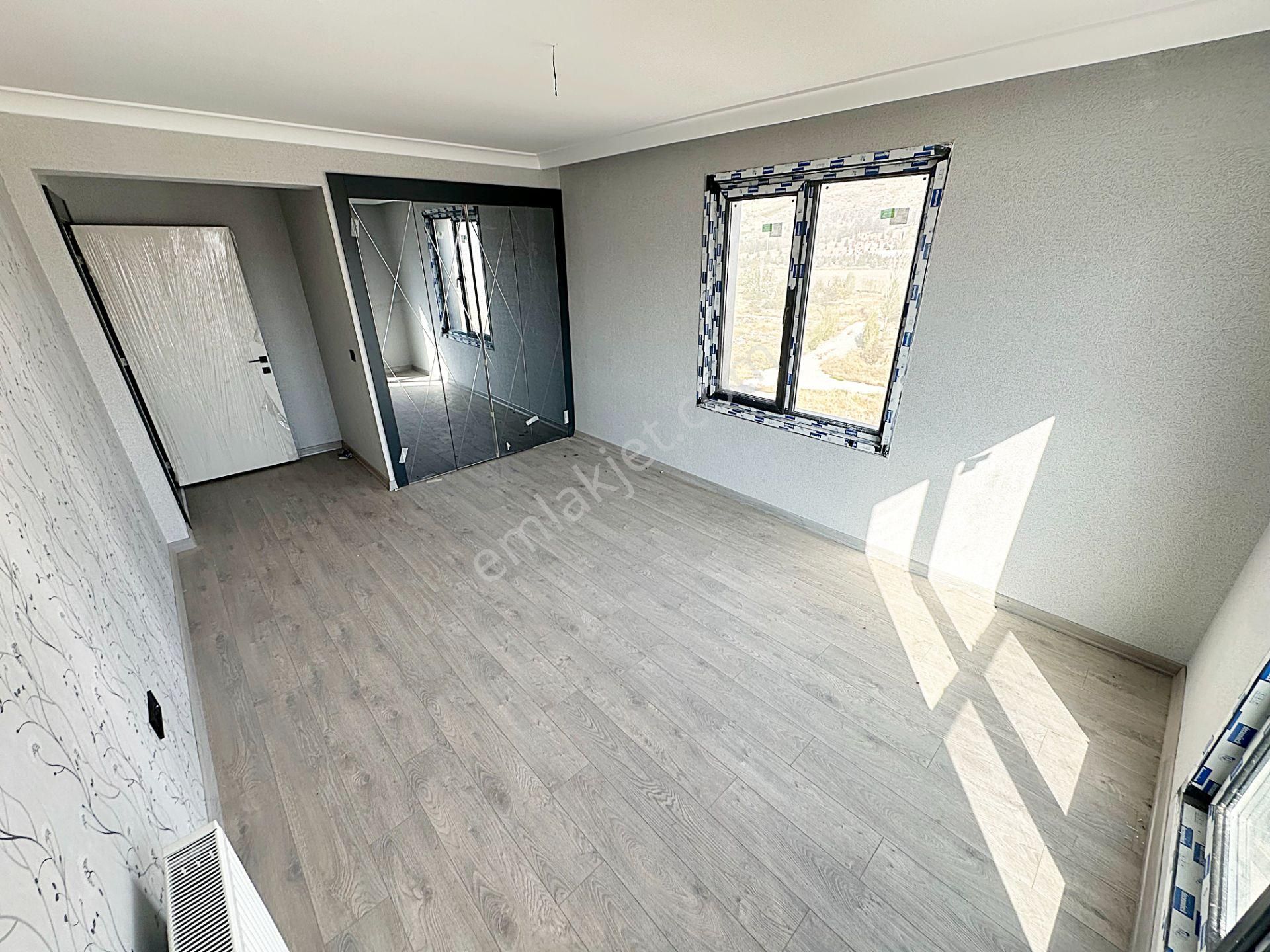 Cihandan Ovacık'ta Tek Bloklu Site İçerisinde 4+1 Satılık - Görsel 24