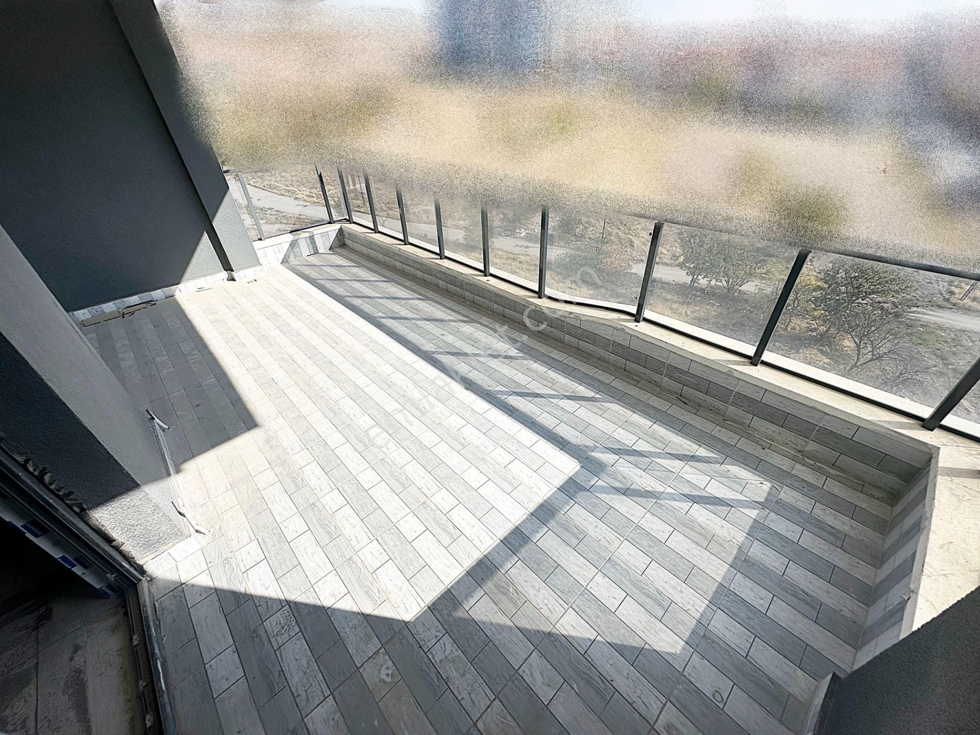 Cihandan Ovacık'ta Tek Bloklu Site İçerisinde 4+1 Satılık - Görsel 35