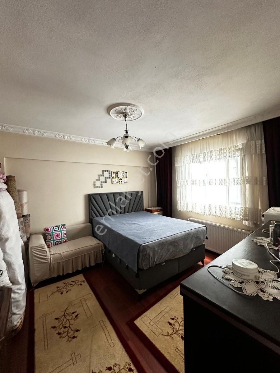 Ulus Mahallesi'nde 2 Katlı Müstakil Bina - Görsel 6