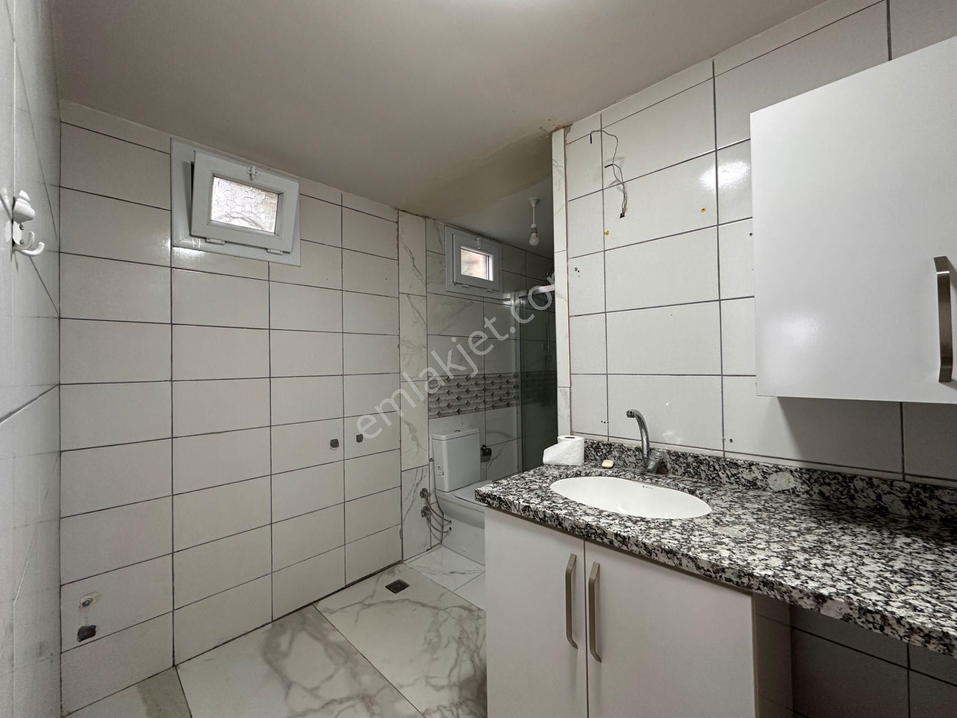 İçmeler'de Deniz Manzaralı Ana Yola Yakın Çiftlik Evi - Görsel 19