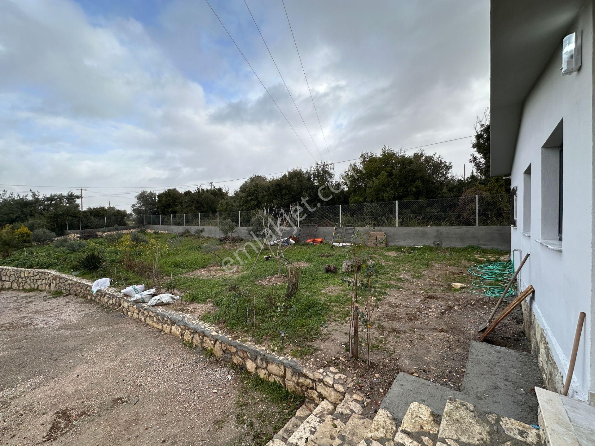 İçmeler'de Deniz Manzaralı Ana Yola Yakın Çiftlik Evi - Görsel 5