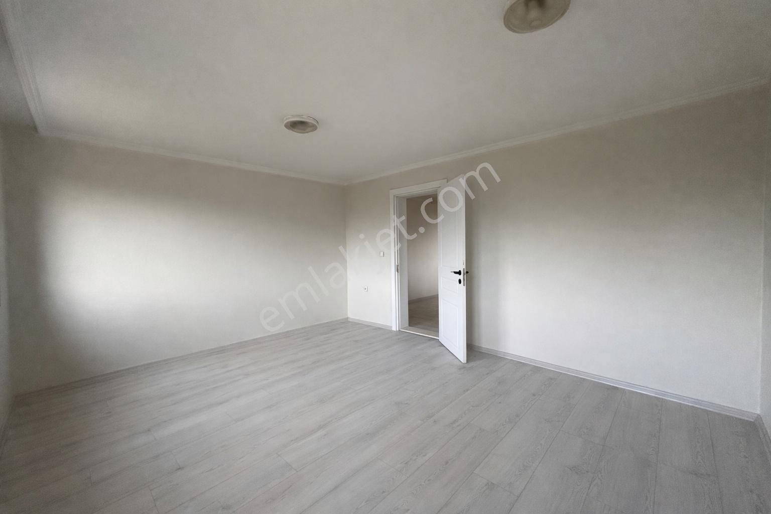 İçmeler'de Deniz Manzaralı Ana Yola Yakın Çiftlik Evi - Görsel 14