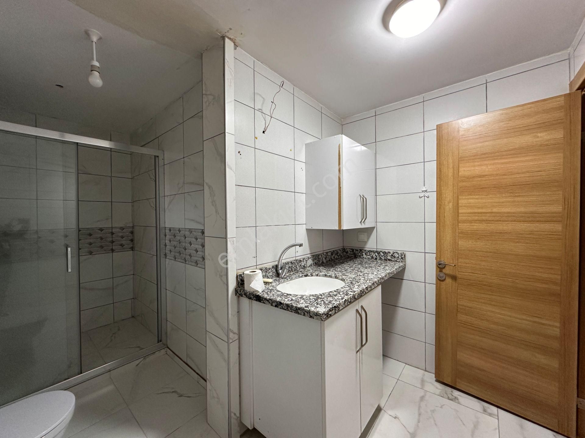 İçmeler'de Deniz Manzaralı Ana Yola Yakın Çiftlik Evi - Görsel 18